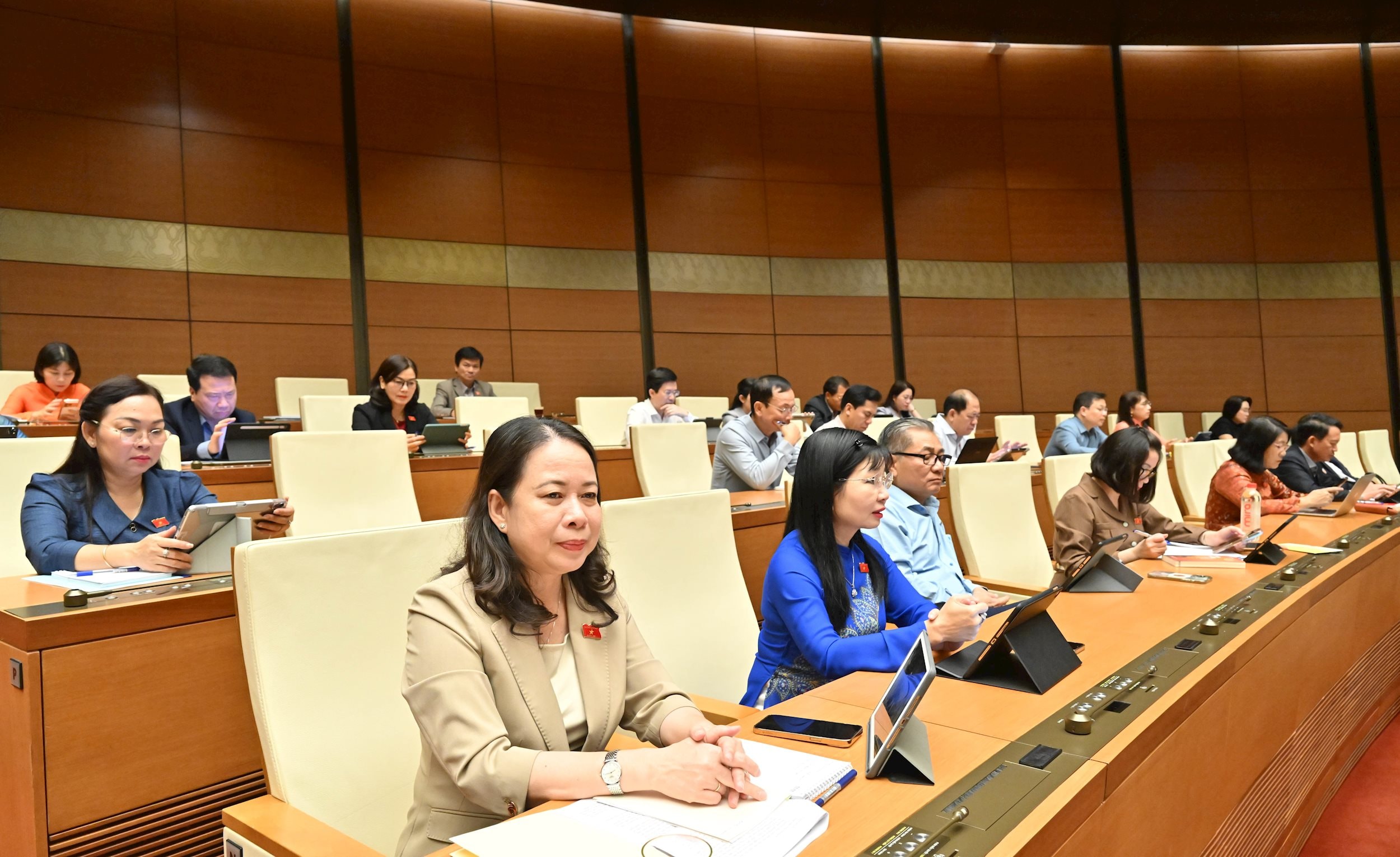 Các đại biểu tại phiên họp