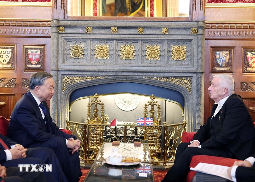 Tổng Bí thư Tô Lâm hội kiến Chủ tịch Hạ viện Anh Lindsay Hoyle. (Ảnh: Thống Nhất/TTXVN)