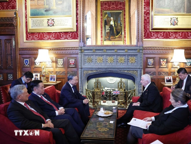 Tổng Bí thư Tô Lâm hội kiến Chủ tịch Hạ viện Anh Lindsay Hoyle. (Ảnh: Thống Nhất/TTXVN) ttxvn-tong-bi-thu-to-lam-hoi-kien-chu-tich-ha-vien-anh-8373621-1.jpg