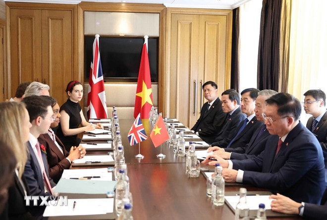 Tổng Bí thư Tô Lâm tiếp Nghị sỹ Kemi Badenoch, Chủ tịch Đảng Bảo thủ của Anh. (Ảnh: Thống Nhất/TTXVN) ttxvn-tong-bi-thu-to-lam-tiep-chu-tich-dang-bao-thu-anh-2.jpg