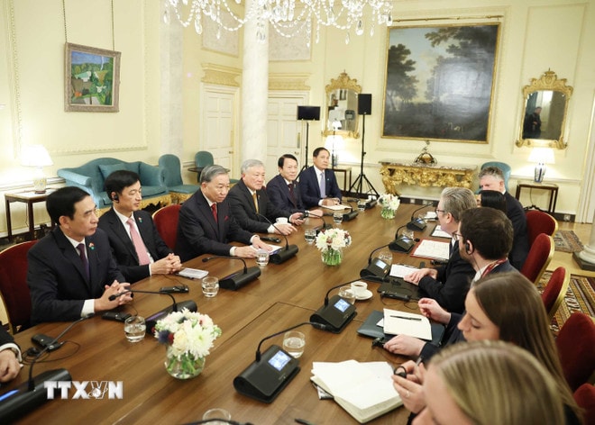 Tổng Bí thư Tô Lâm và Thủ tướng Liên hiệp Vương quốc Anh và Bắc Ireland Keir Starmer hội đàm. (Ảnh: Thống Nhất.TTXVN) ttxvn-le-don-chinh-thuc-tong-bi-thu-to-lam-tham-chinh-thuc-lien-hiep-vuong-quoc-anh-va-bac-ai-len-8373645-11.jpg