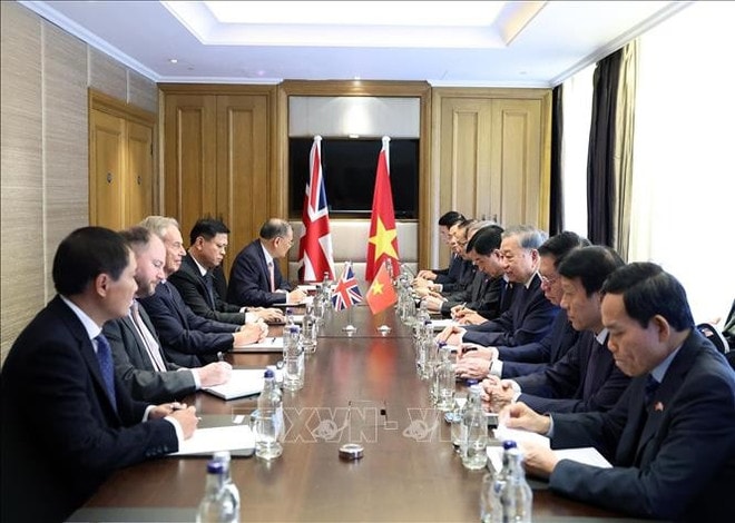 General Secretary of the Communist Party of Vietnam (CPV) Central Committee To Lam (fourth, right) meets with former British Prime Minister Tony Blair (third, left), who is now Executive Chairman of the Tony Blair Institute, on October 30. (Photo: VNA) tony-blair2.jpg