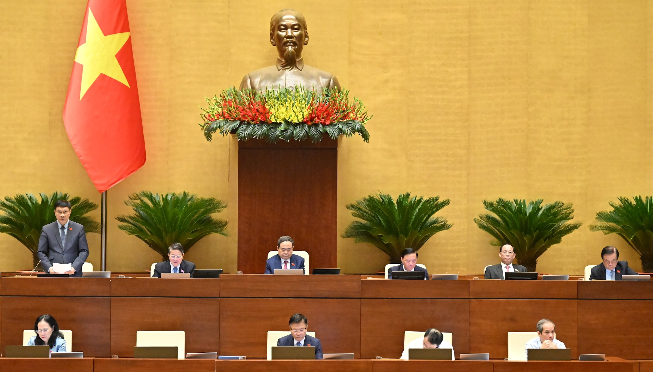 Phó Chủ tịch Quốc hội Vũ Hồng Thanh điều hành phiên họpVQK_4242