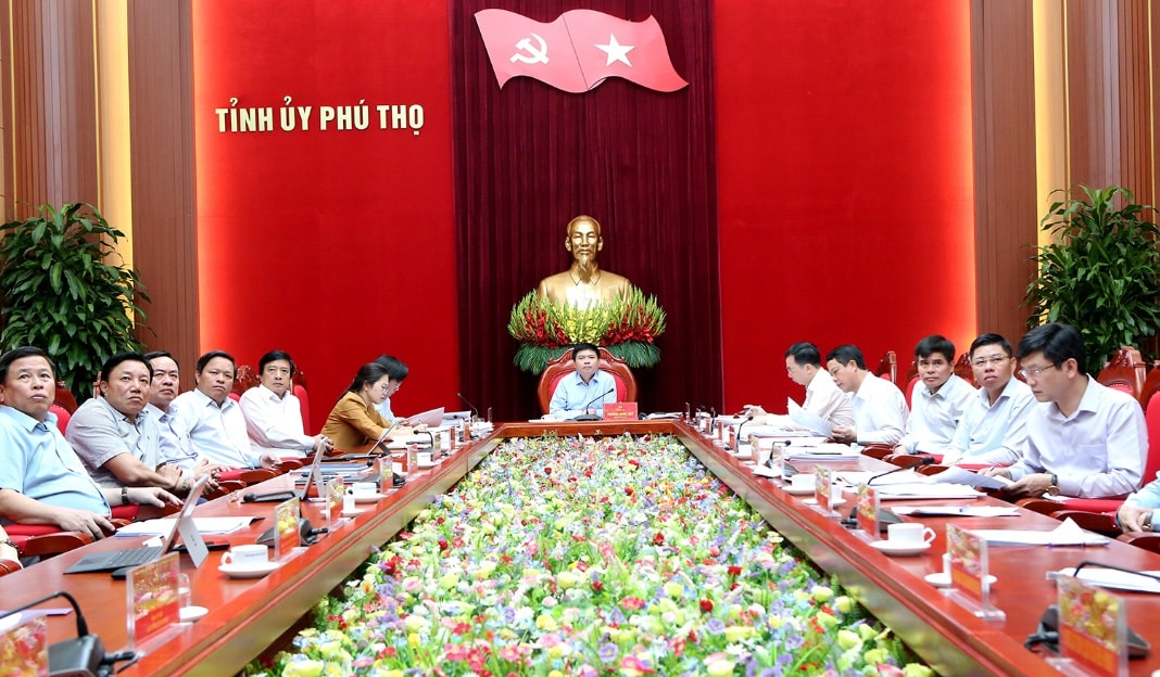 គណៈកម្មាធិការអចិន្ត្រៃយ៍គណៈកម្មាធិការបក្សខេត្ត Phu Tho បានស្តាប់ និងពិចារណាលើជម្រើស។