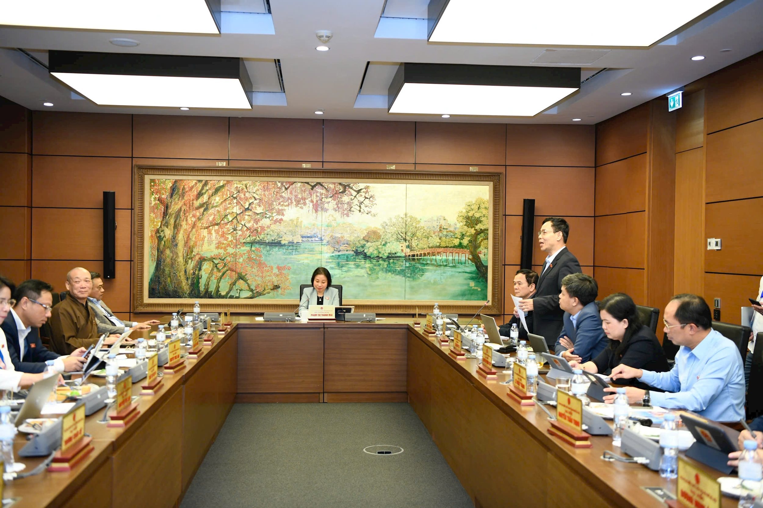 1894829679679079201 (2)