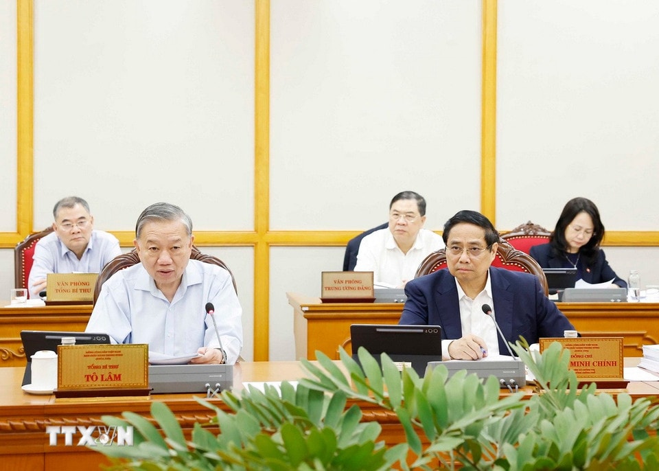 bo-chinh-tri-ban-bi-thu-ket-luan-ve-ket-qua-hoat-dong-chinh-quyen-dia-phuong-2-cap-2 (1)