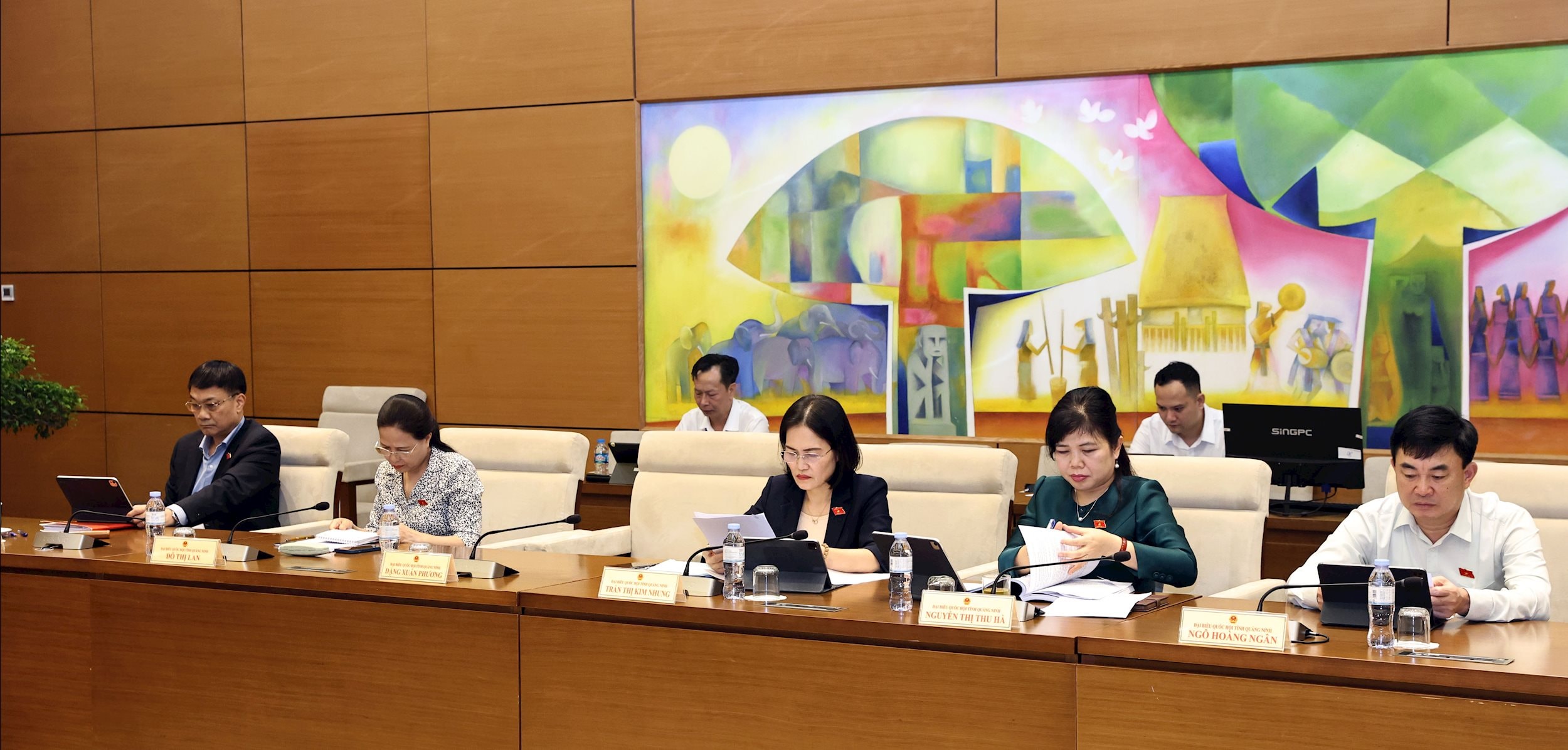 Delegasi yang menghadiri pertemuan Kelompok 14