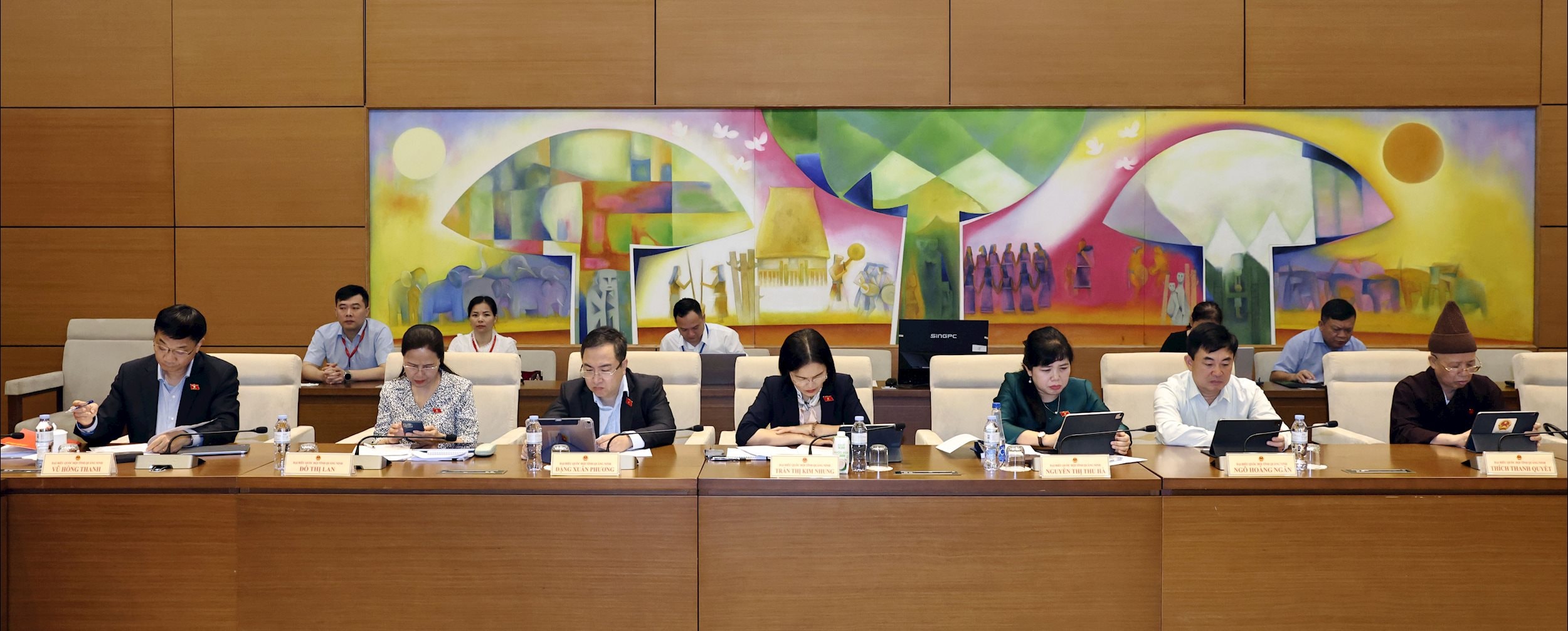 Delegáti účastnící se schůze Skupina 14