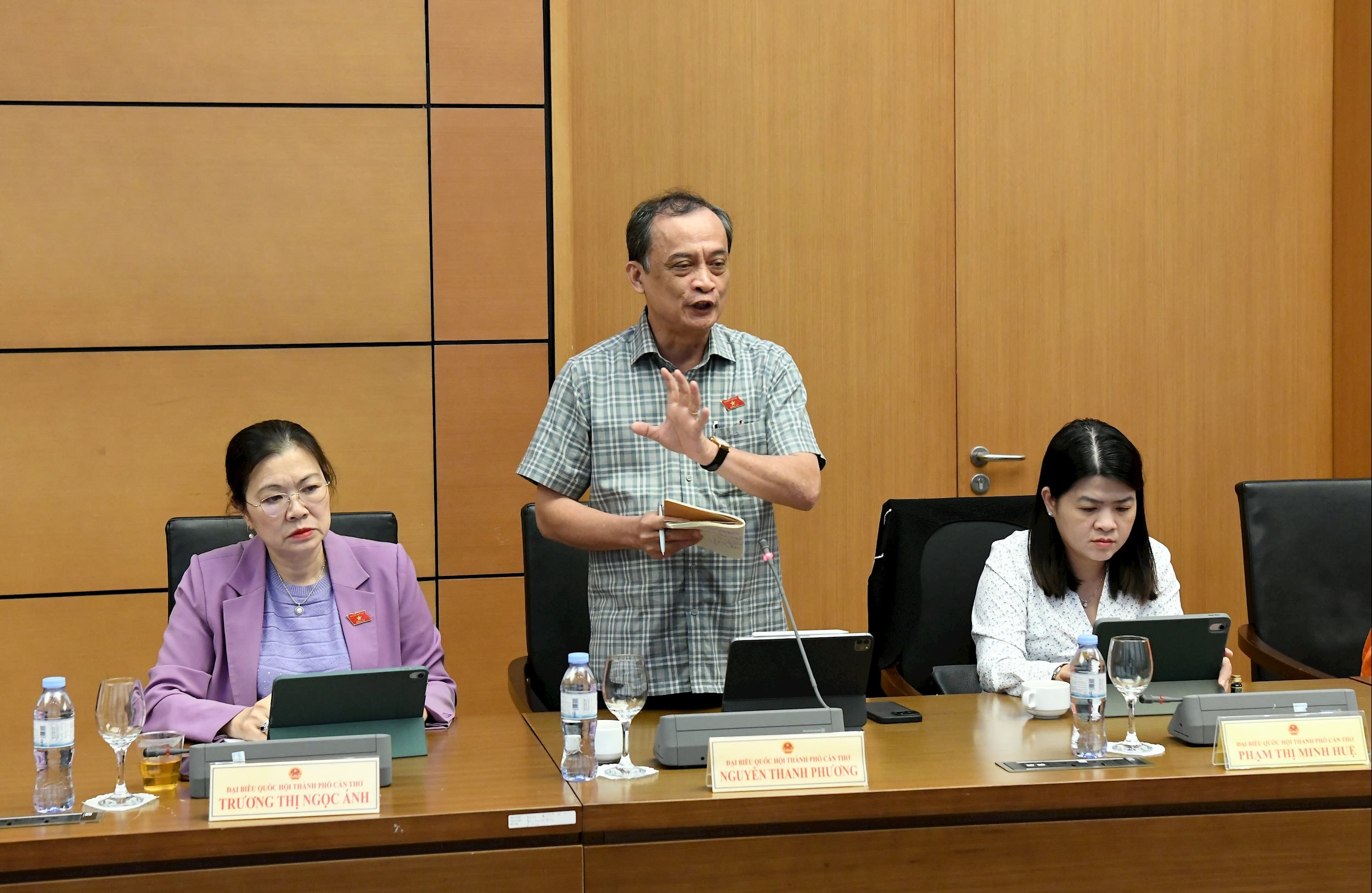 អនុប្រធាន Nguyen Thanh Phuong គណៈប្រតិភូរដ្ឋសភានៃទីក្រុង Can Tho