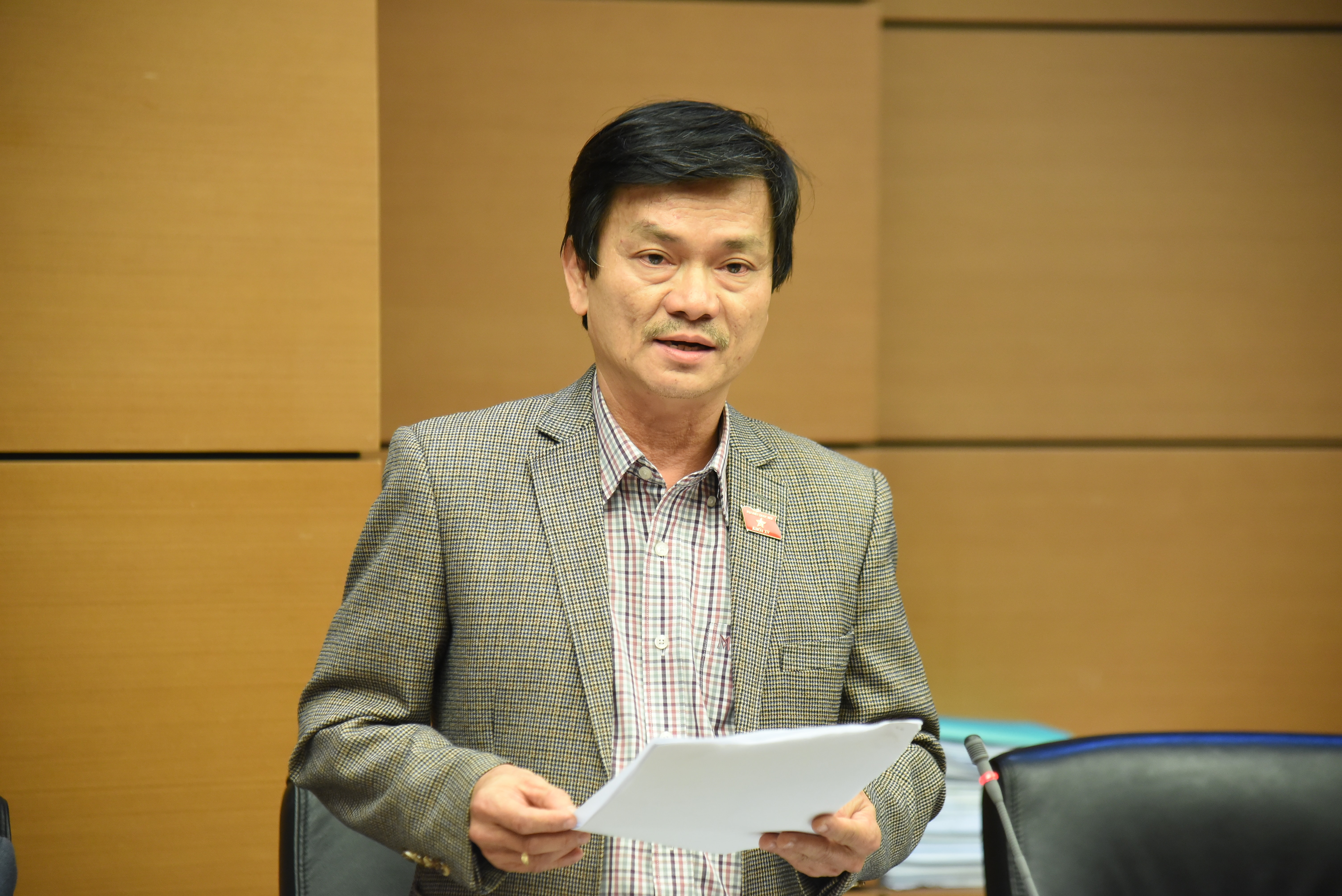 ĐBQH Dương Bình Phú (Đắk Lắk) phát biểu. Ảnh: Xuân Quý