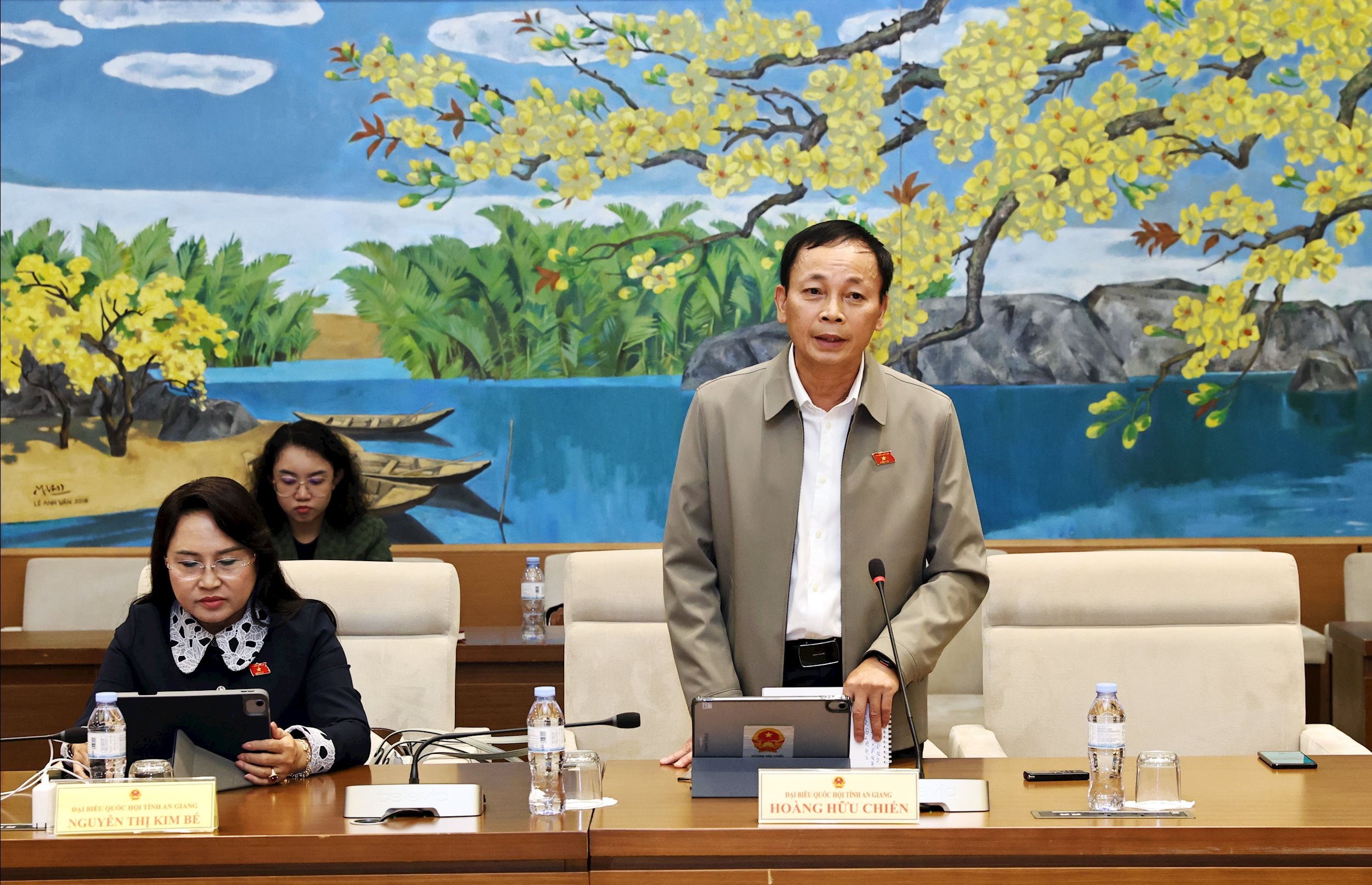 ĐBQH Hoàng Hữu Chiến (An Giang) phát biểu