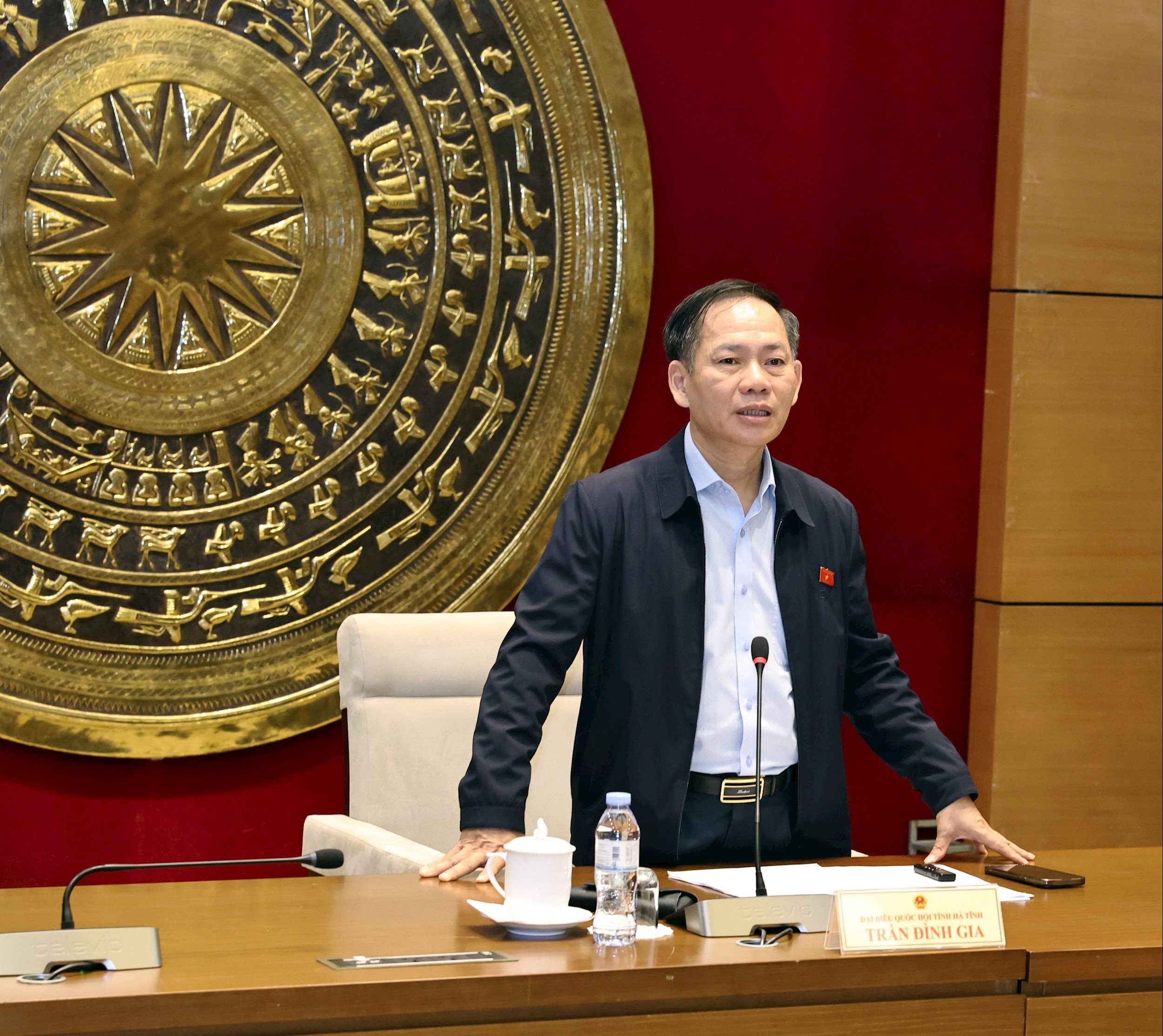 Promluvil poslanec Národního shromáždění Tran Dinh Gia (Ha Tinh)