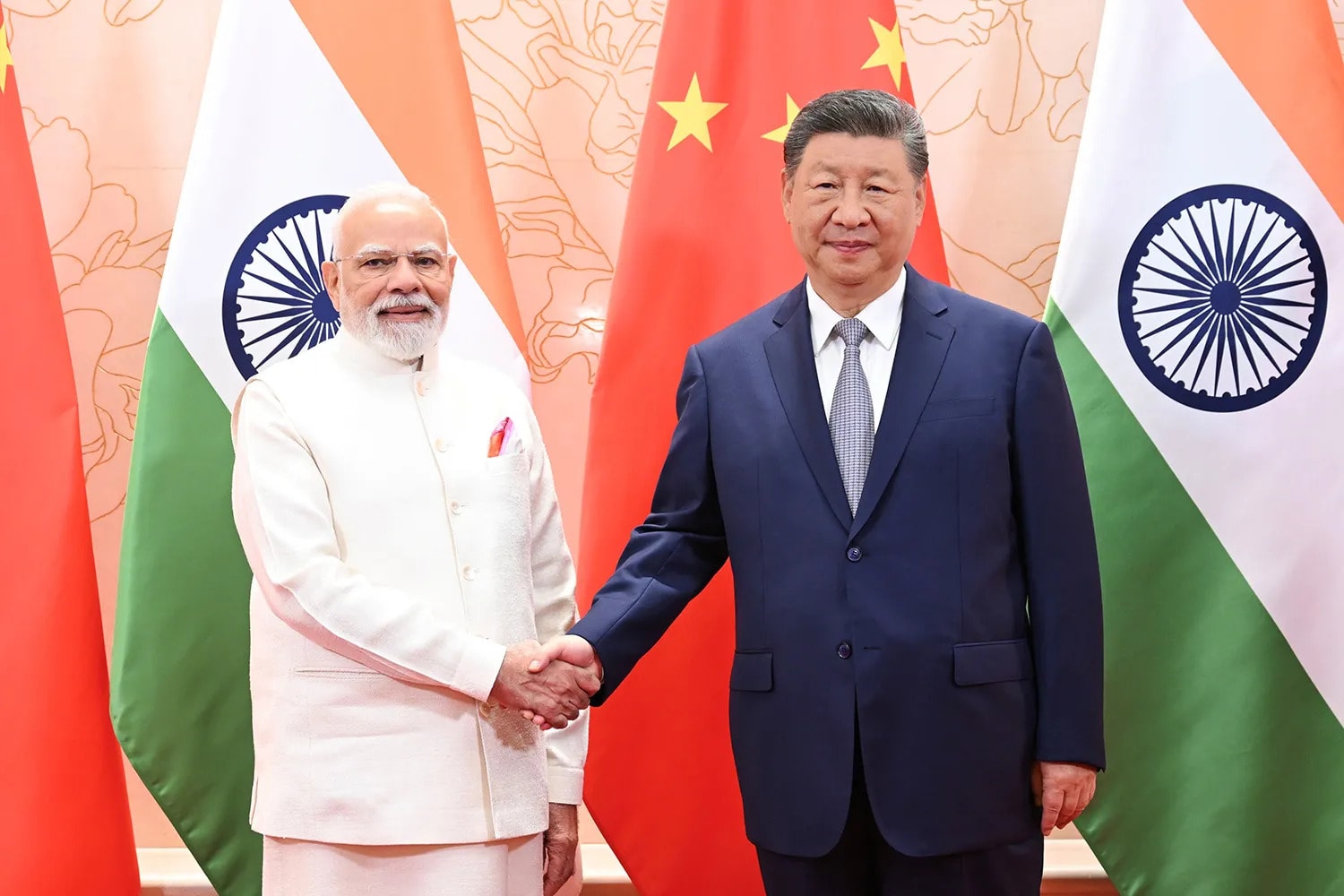 india-china-modi-xi-gettyimages-2232600551.jpg(1).jpg