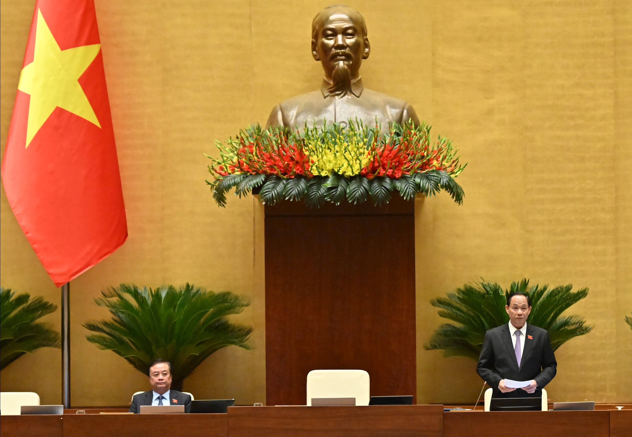 Phó Chủ tịch Quốc hội Trần Quang Phương điều hành phiên họpVQK_4710