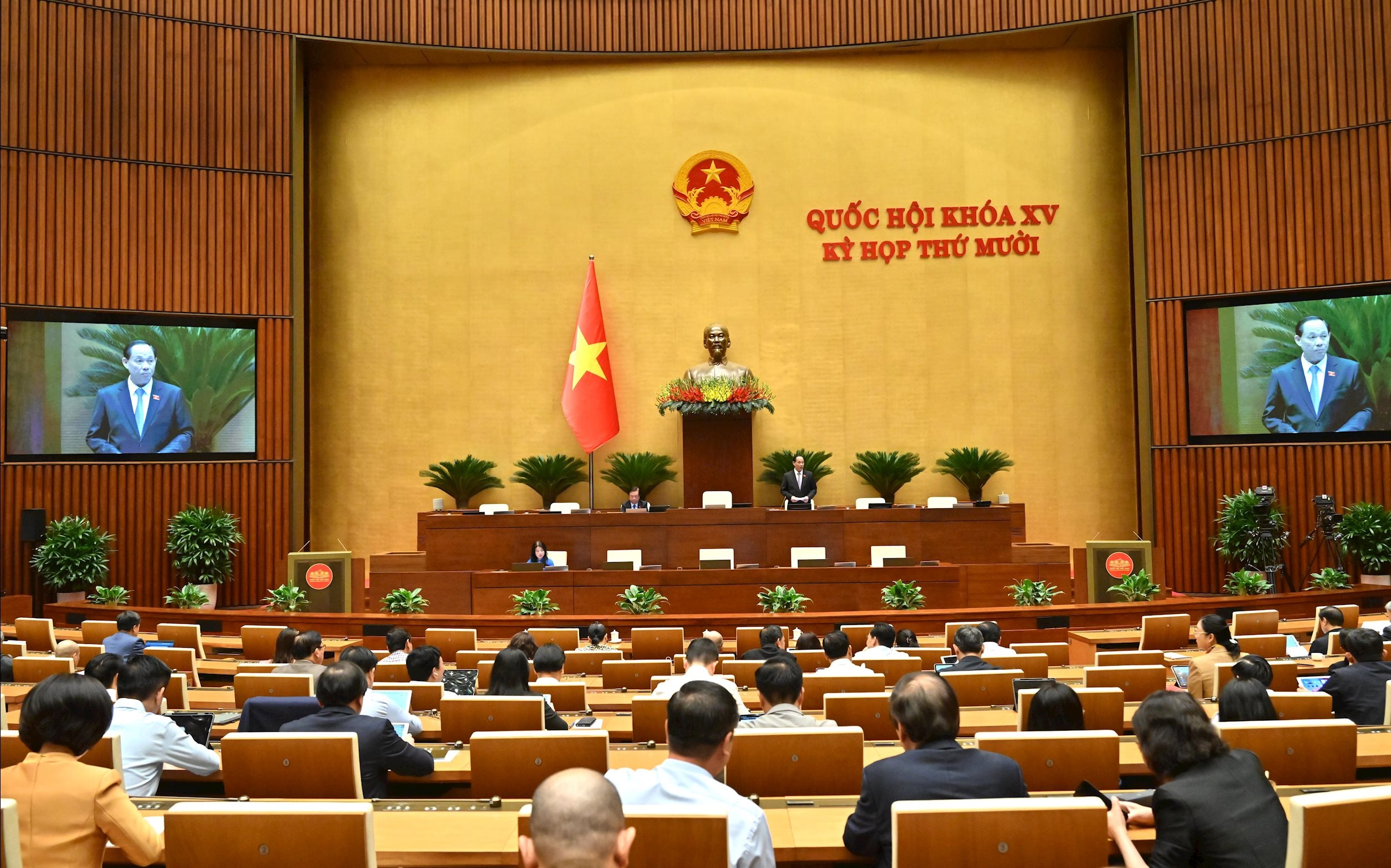 Phó Chủ tịch Quốc hội Trần Quang Phương điều hành phiên họpVQK_4713