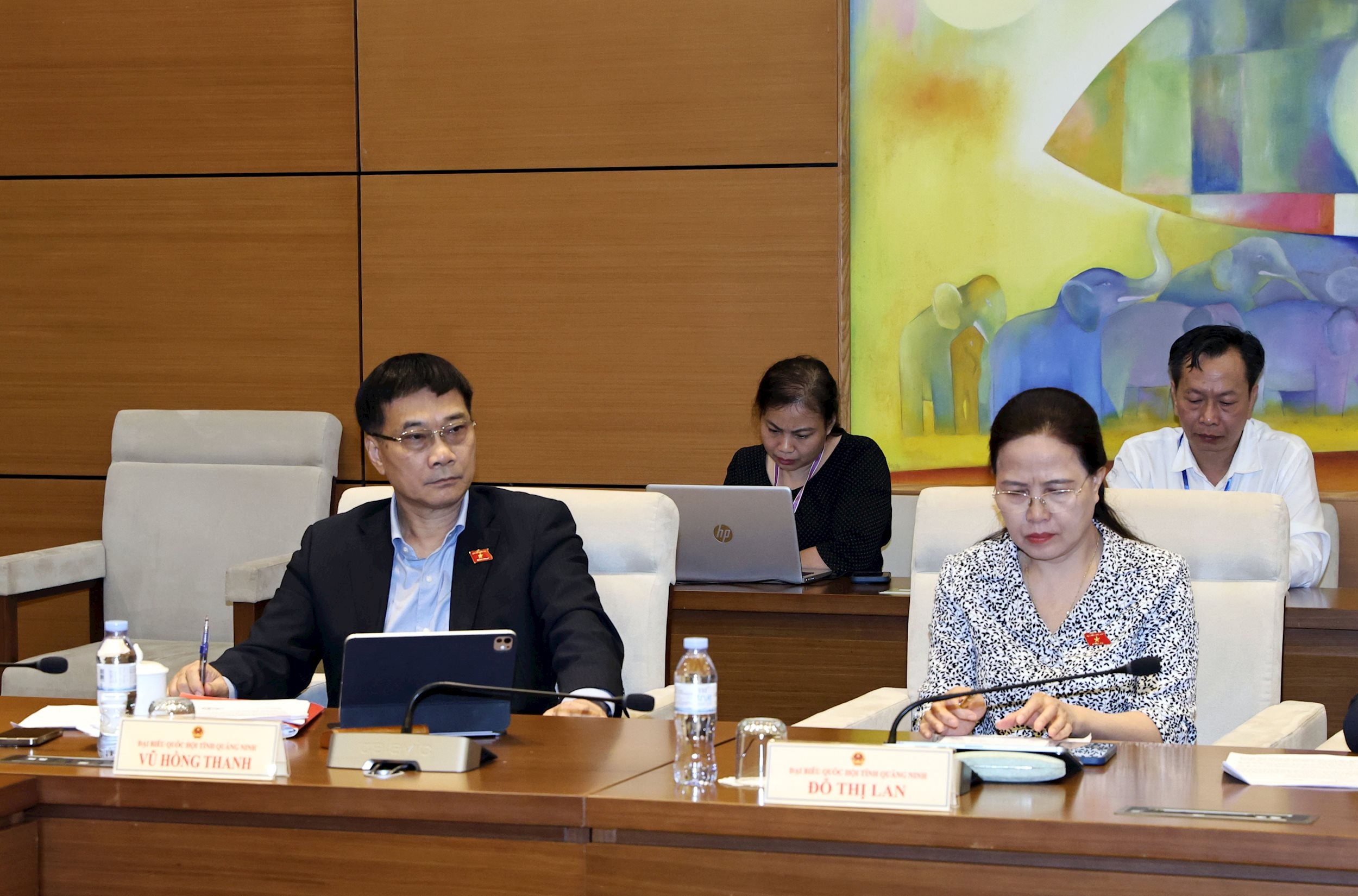 Phó Chủ tịch Quốc hội Vũ Hồng Thanh tham dự họp Tổ 14