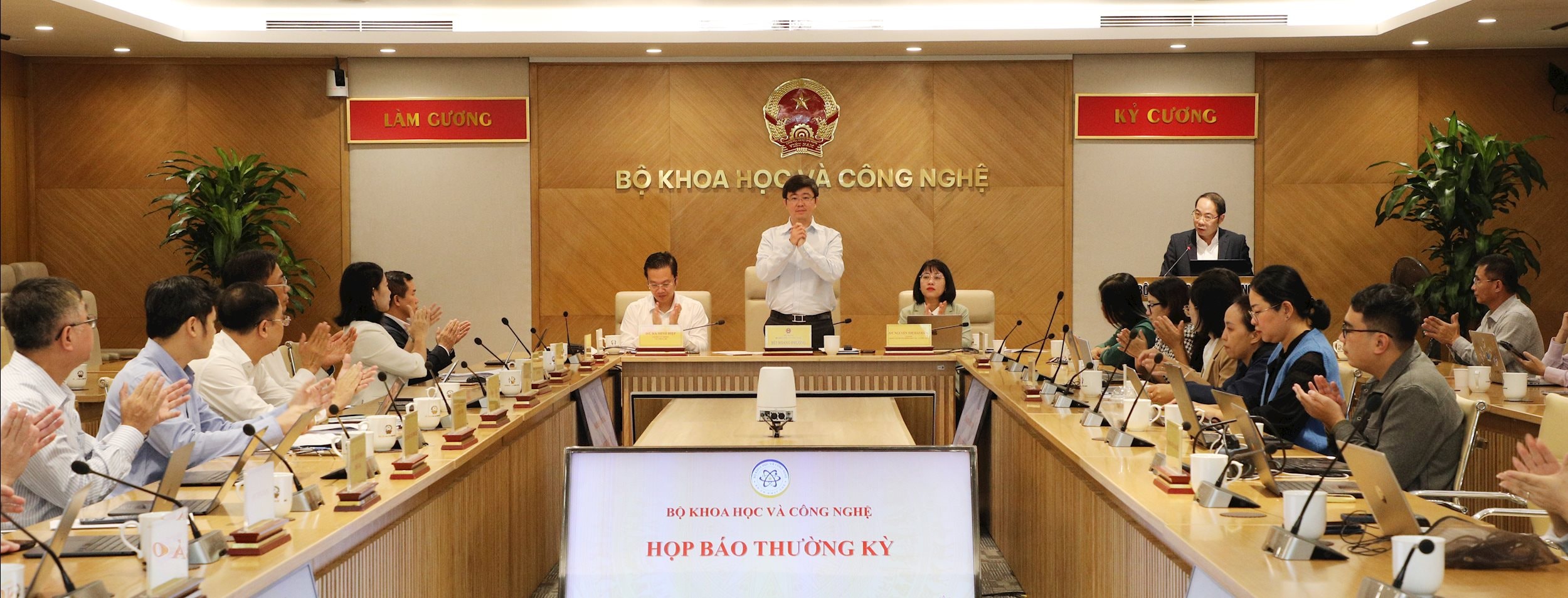 Toàn cảnh buổi họp báo