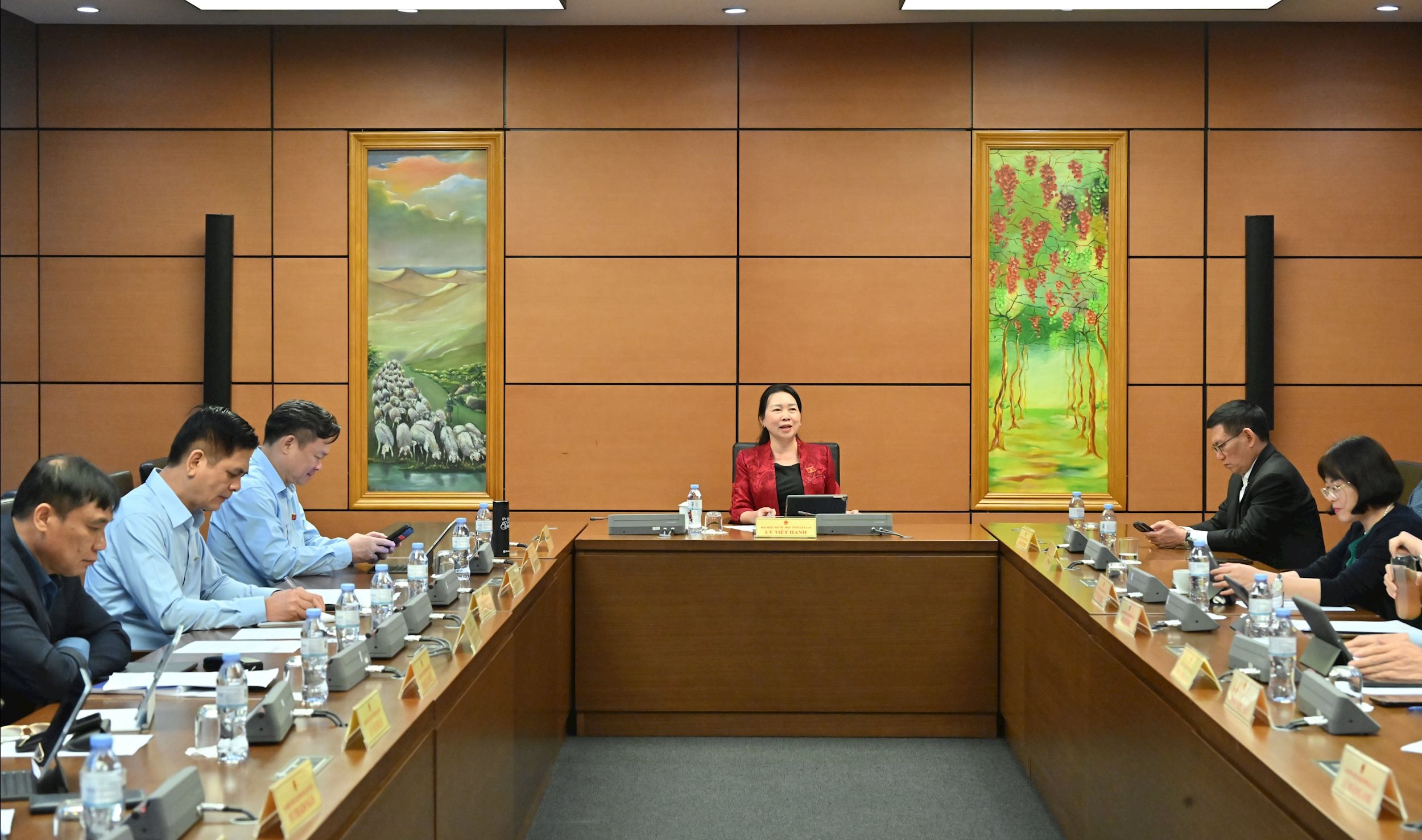 Toàn cảnh phiên họp tổ 5 (Thái Nguyên, Gia Lai)VQK_4831