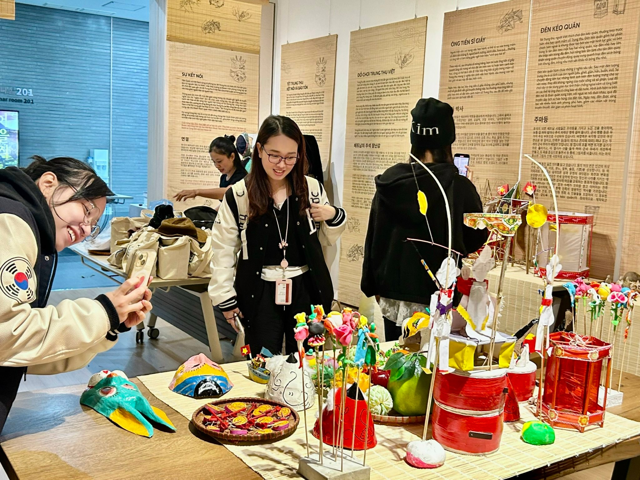 8. Check-in cùng mâm cỗ trông trăng truyền thống