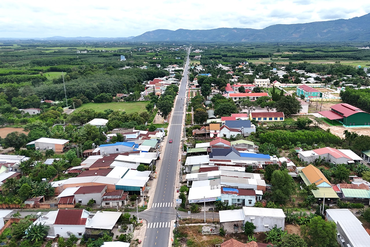 Obec Nam Thanh vznikla sloučením tří obcí: Me Pu, Sung Nhon a Da Kai; celková přírodní plocha je téměř 20 179 hektarů.
