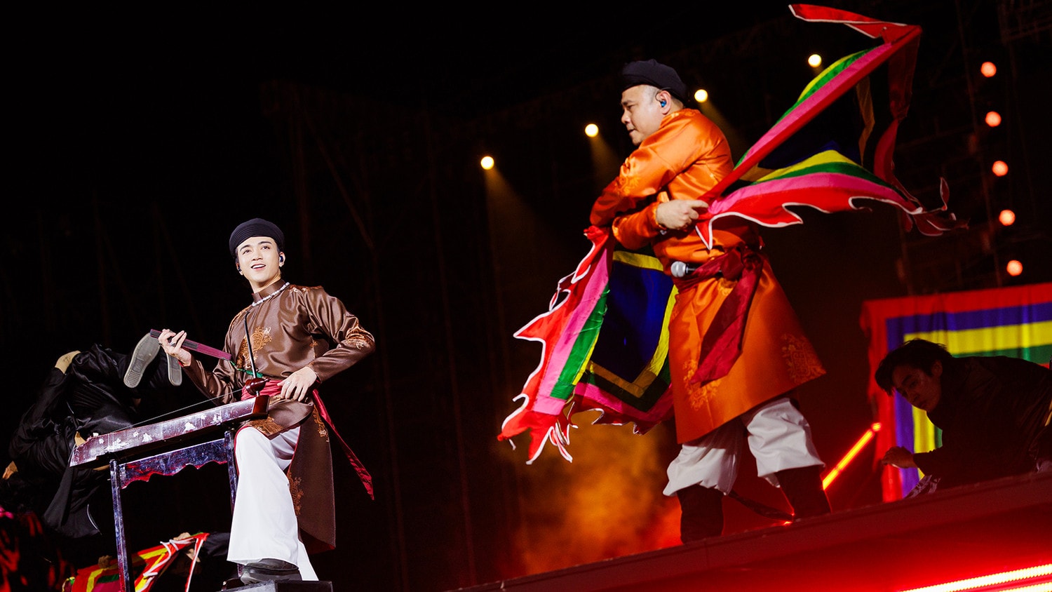 Tiết mục Trống cơm trong phim Mưa lửa