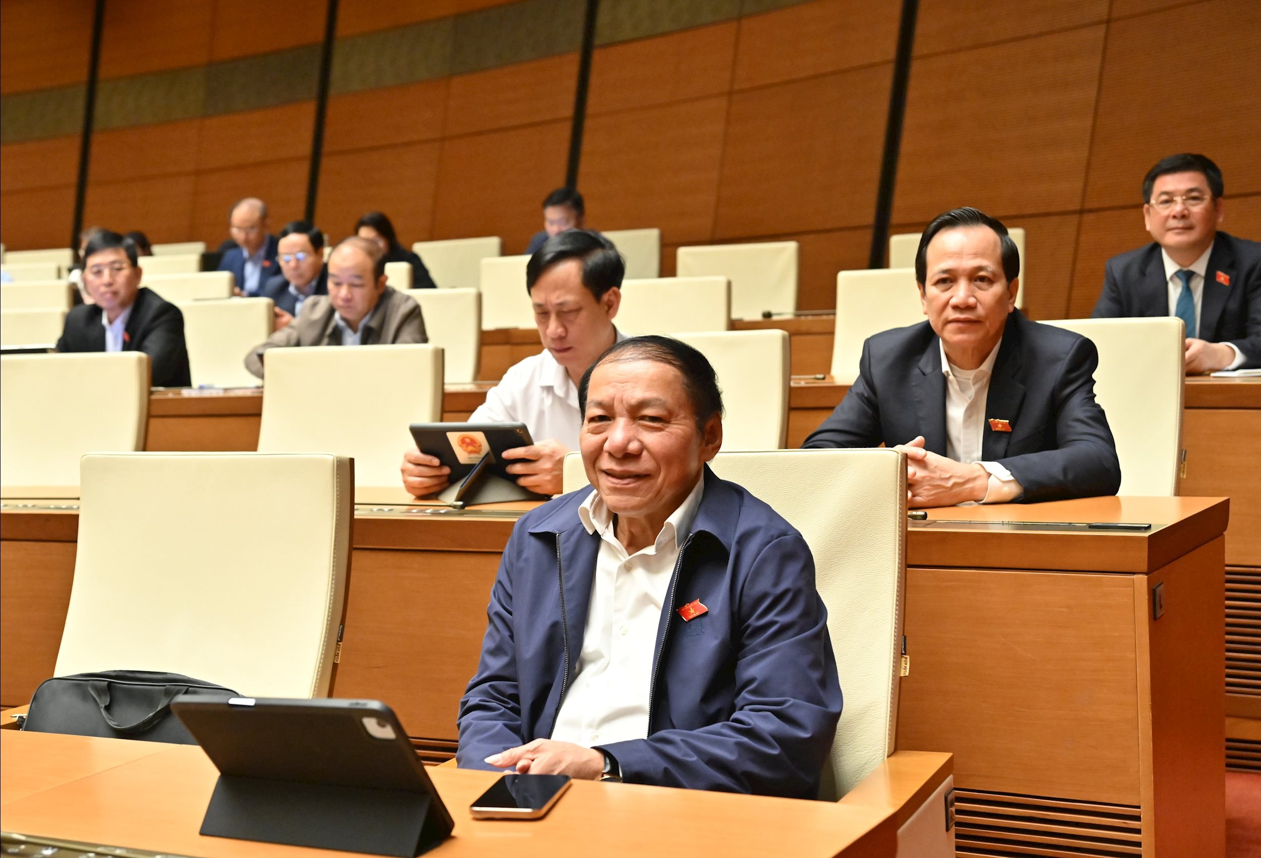 Các đại biểu tại phiên họpVQK_5211