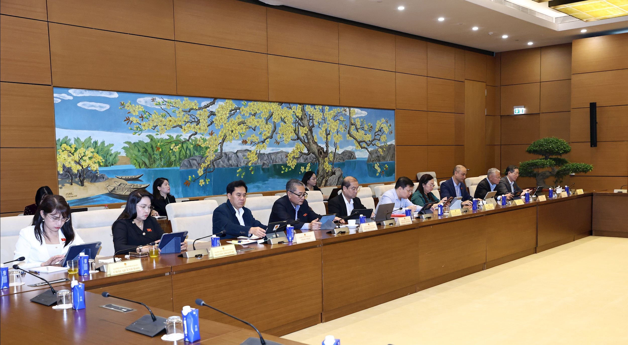 المندوبون الحاضرون في اجتماع المجموعة 14 (1)