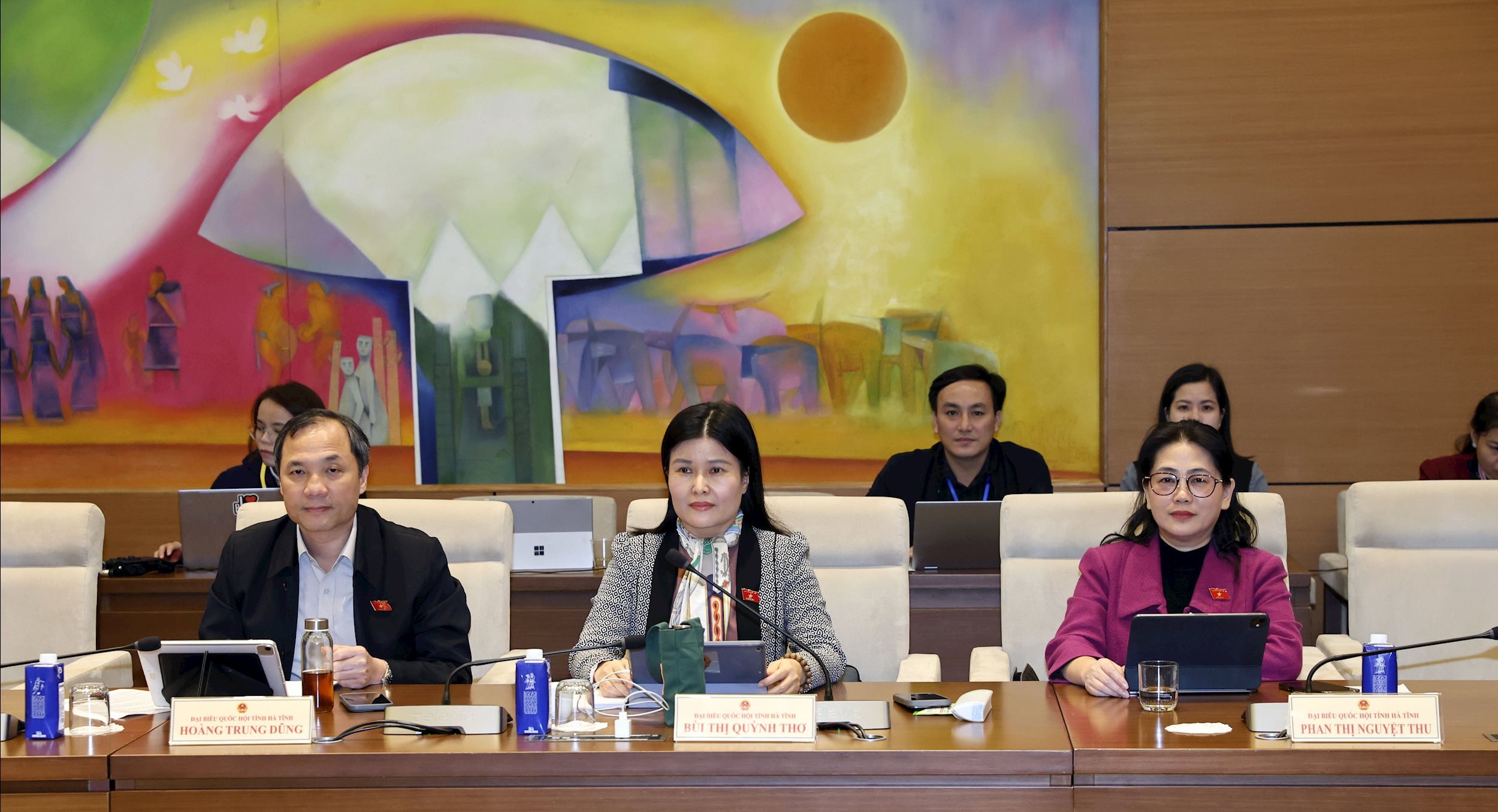 المندوبون الحاضرون في اجتماع المجموعة 14 (2)