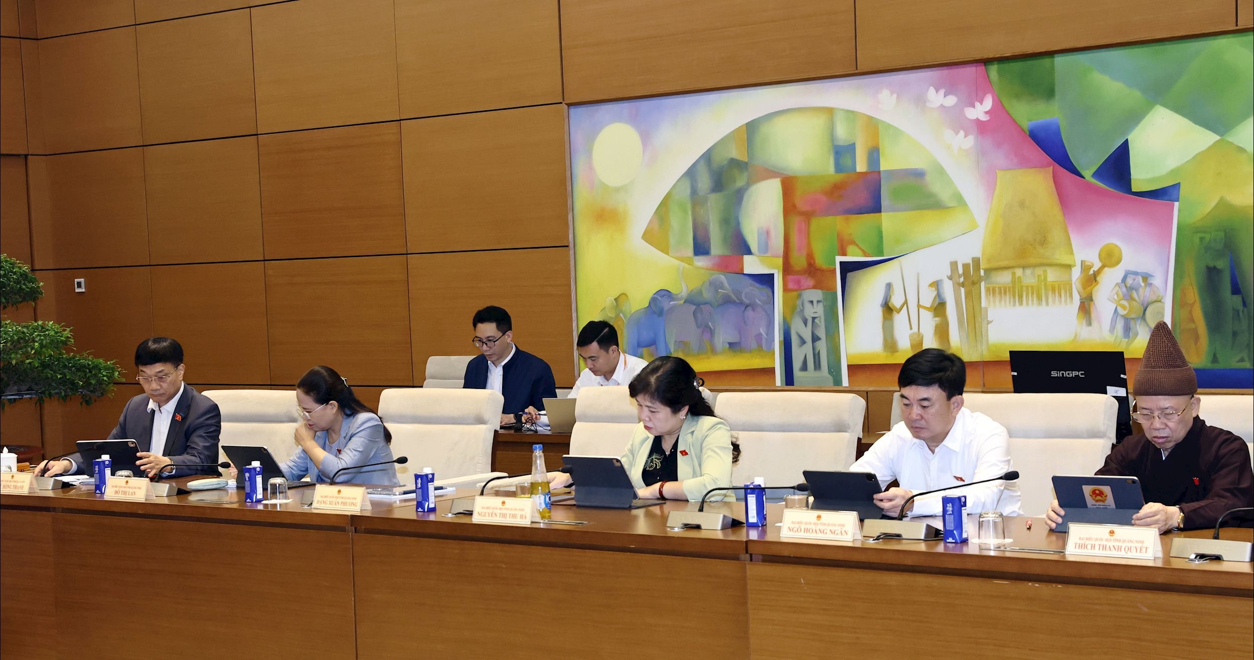 المندوبون الحاضرون في اجتماع المجموعة 14