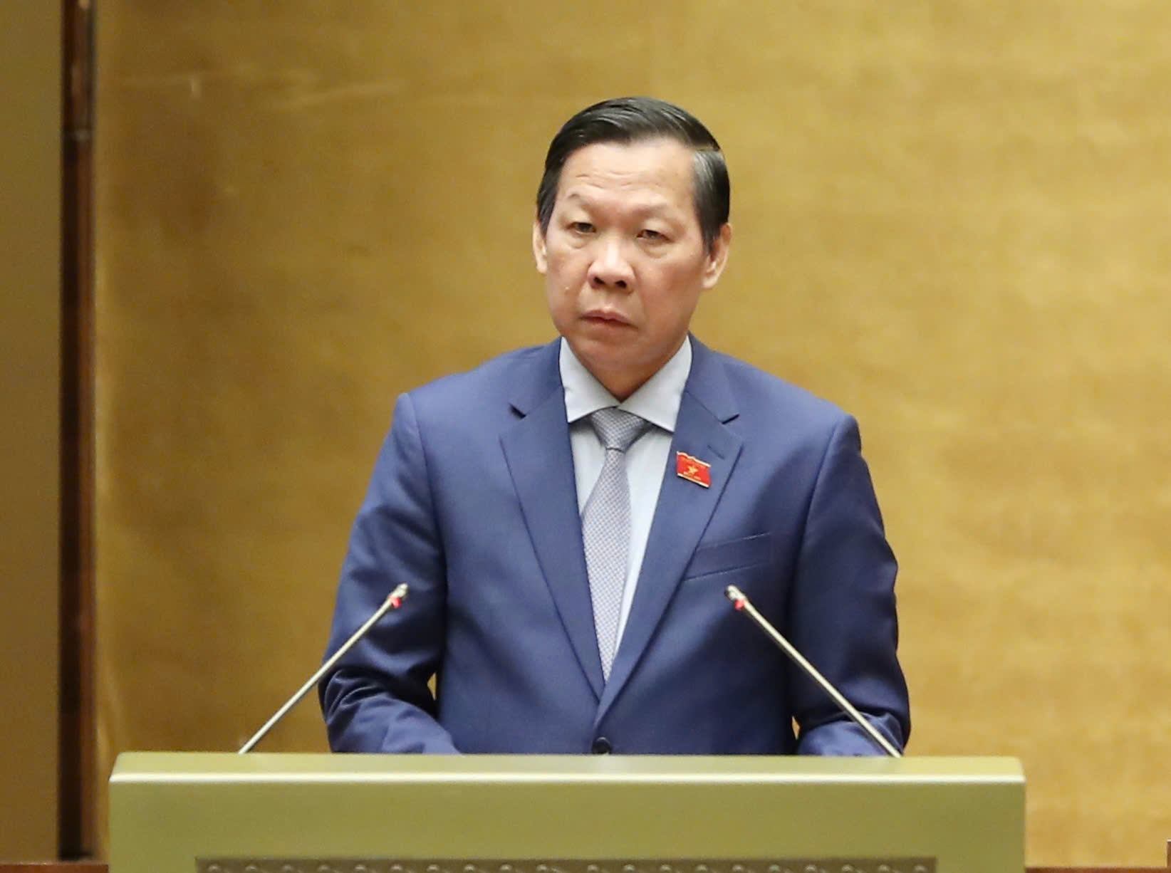 Chủ nhiệm Ủy ban Kinh tế và Tài chính Phan Văn Mãi trình bày báo cáoz7182969598341_7e6bd6a23b5657d09e02d97c589f27da