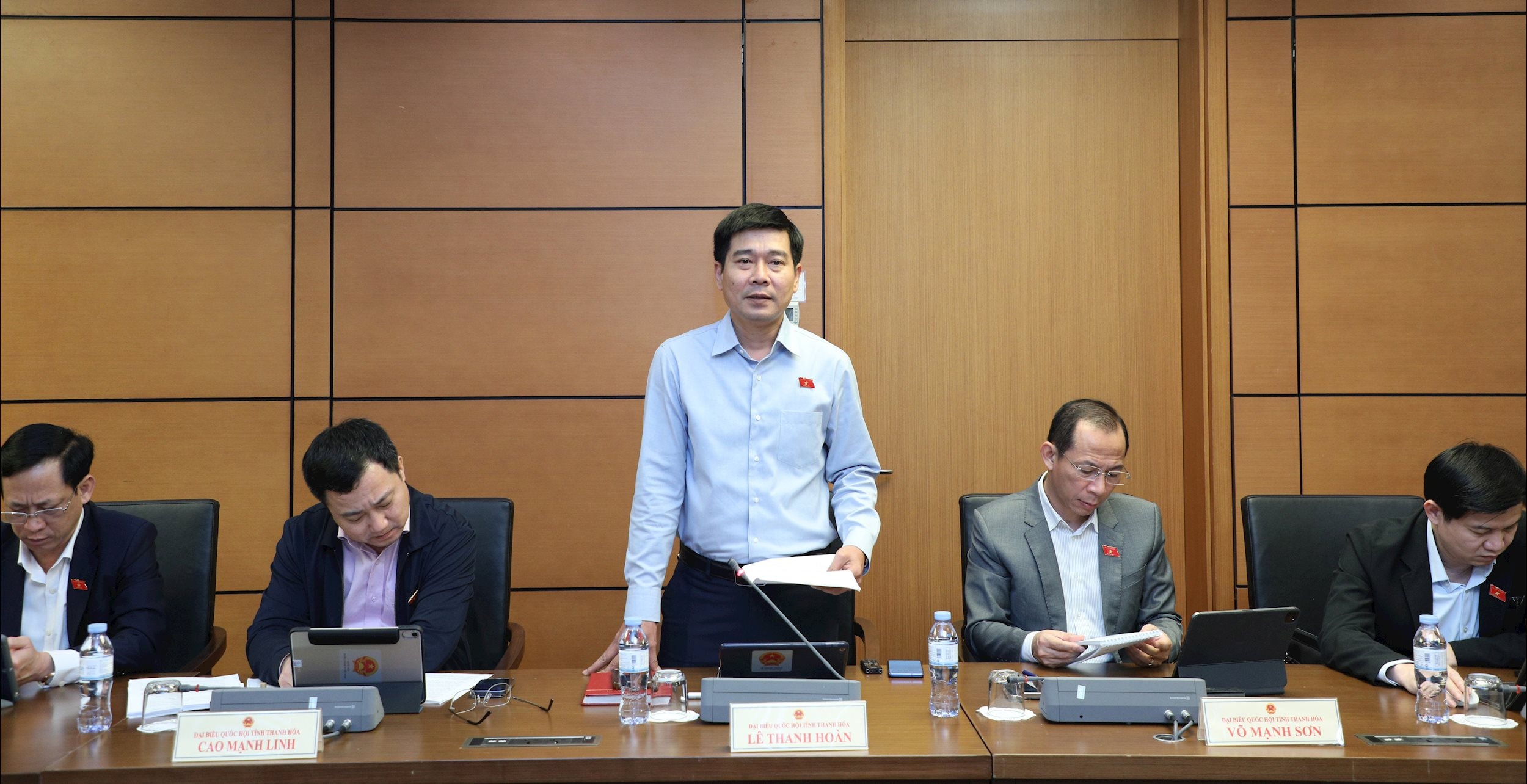 ĐBQH Lê Thanh Hoàn (Thanh Hóa) thảo luận tại tổ