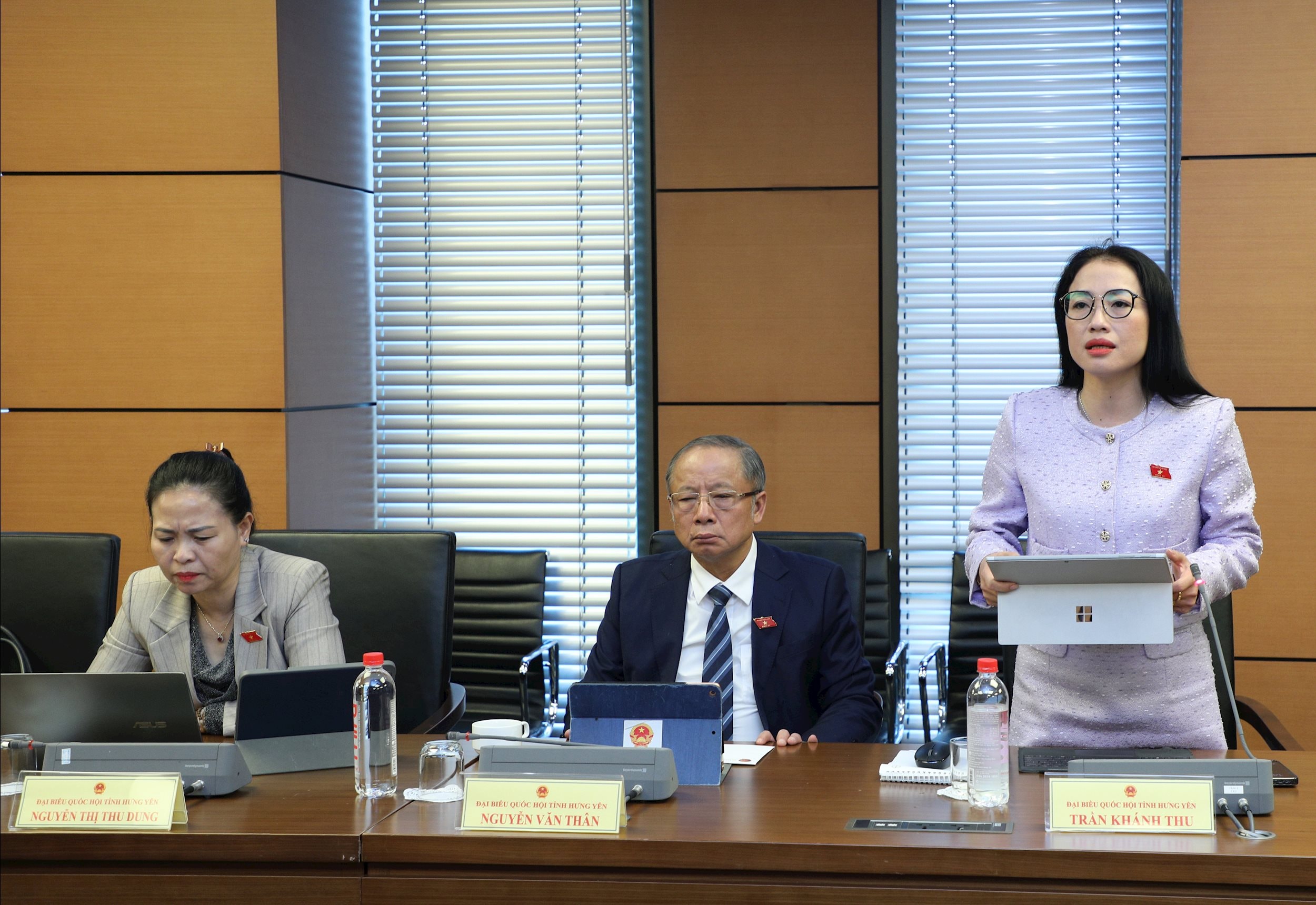 ĐBQH Trần Khánh Thu (Hưng Yên) thảo luận tại tổ