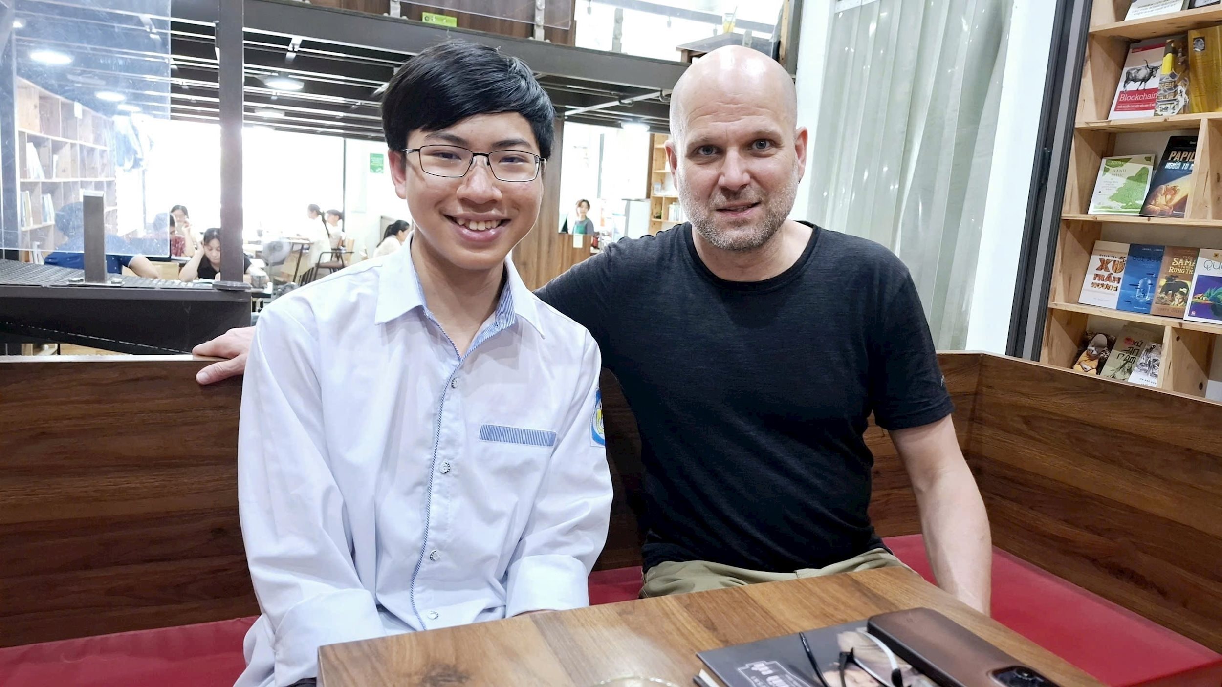 GS. Shannon Gramse và Trần Việt Bách