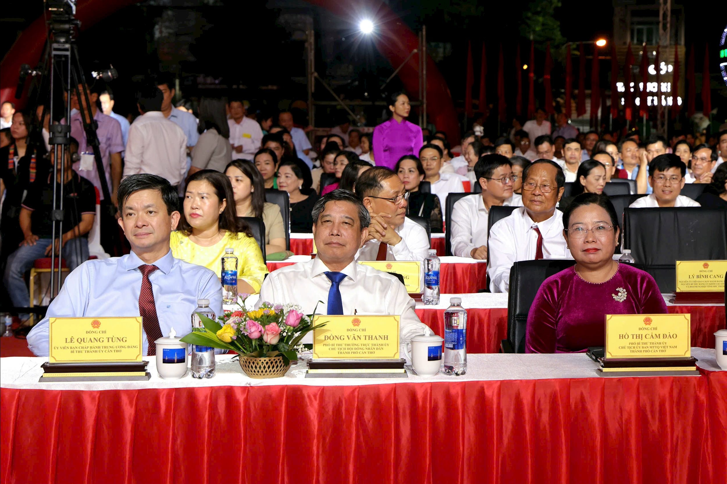 Ngo Lãnh đạo TP. Cần Thơ dự lễ khai mạc