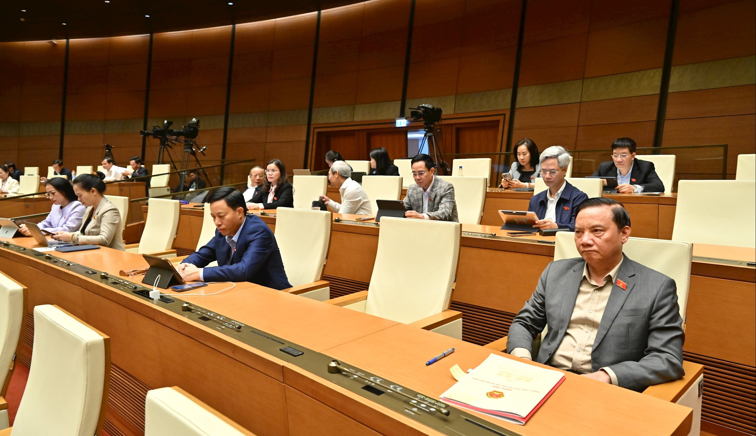 Phó Chủ tịch Quốc hội Nguyễn Khắc Định và các đại biểu tại phiên họpVQK_5163