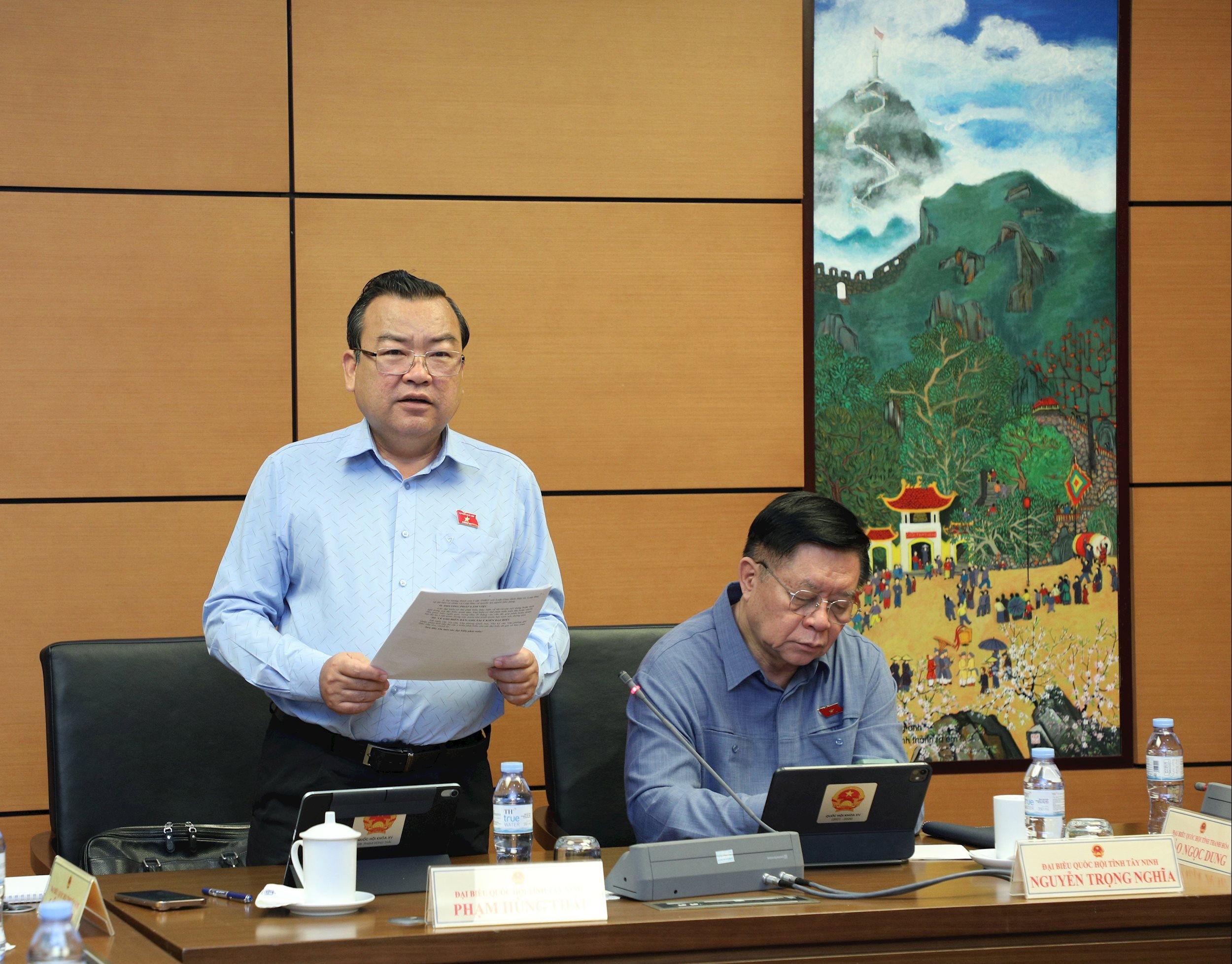 Trưởng Đoàn ĐBQH tỉnh Tây Ninh Phạm Hùng Thái chủ trì buổi thảo luận