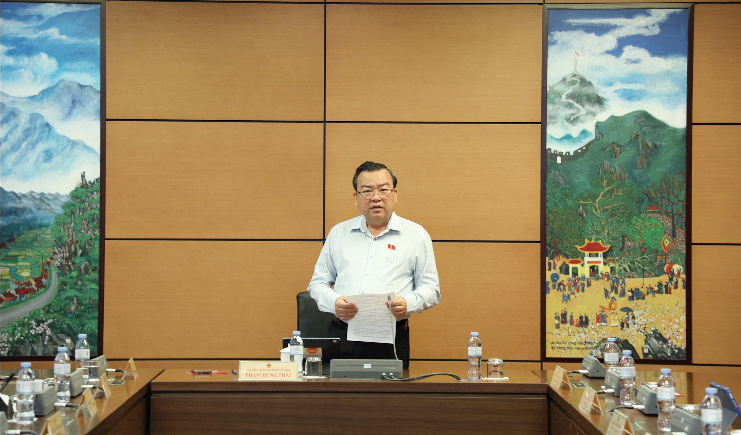 Trưởng Đoàn ĐBQH tỉnh Tây Ninh Phạm Hùng Thái chủ trì buổi thảo luận