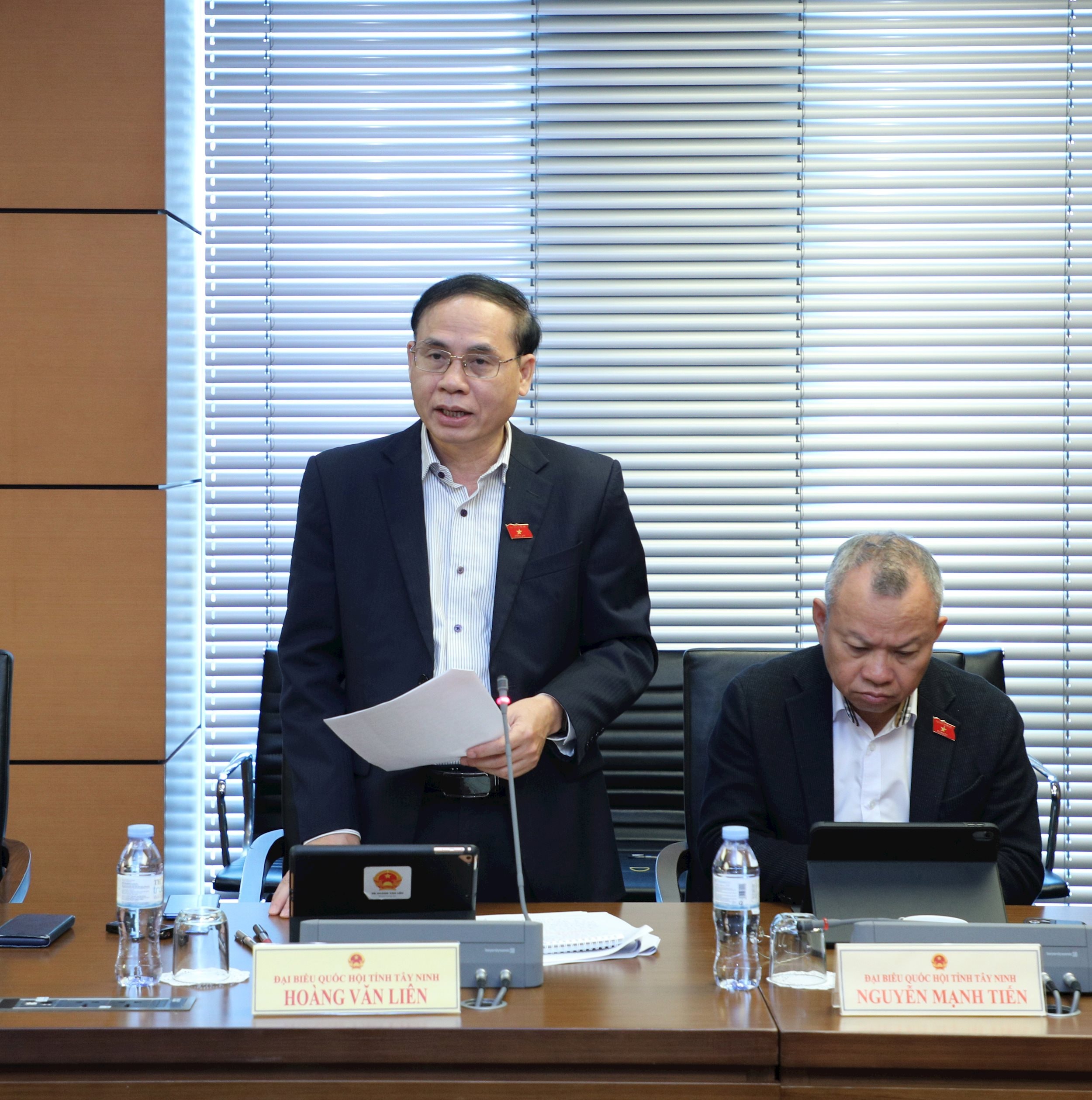 ĐBQH Hoàng Văn Liên (Tây Ninh) thảo luận tại tổ