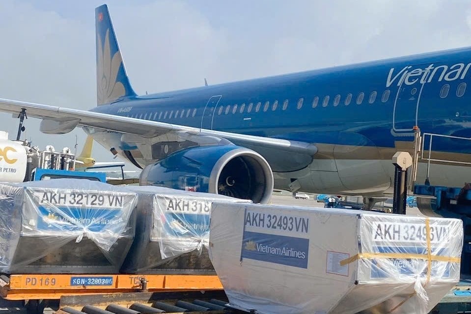 3. První várka humanitární pomoci byla přepravena letem společnosti Vietnam Airlines do oblastí postižených povodněmi.