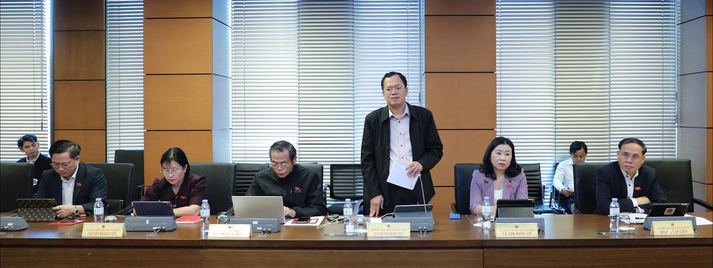 ĐBQH Huỳnh Thanh Phương (Tây Ninh) thảo luận tại tổ