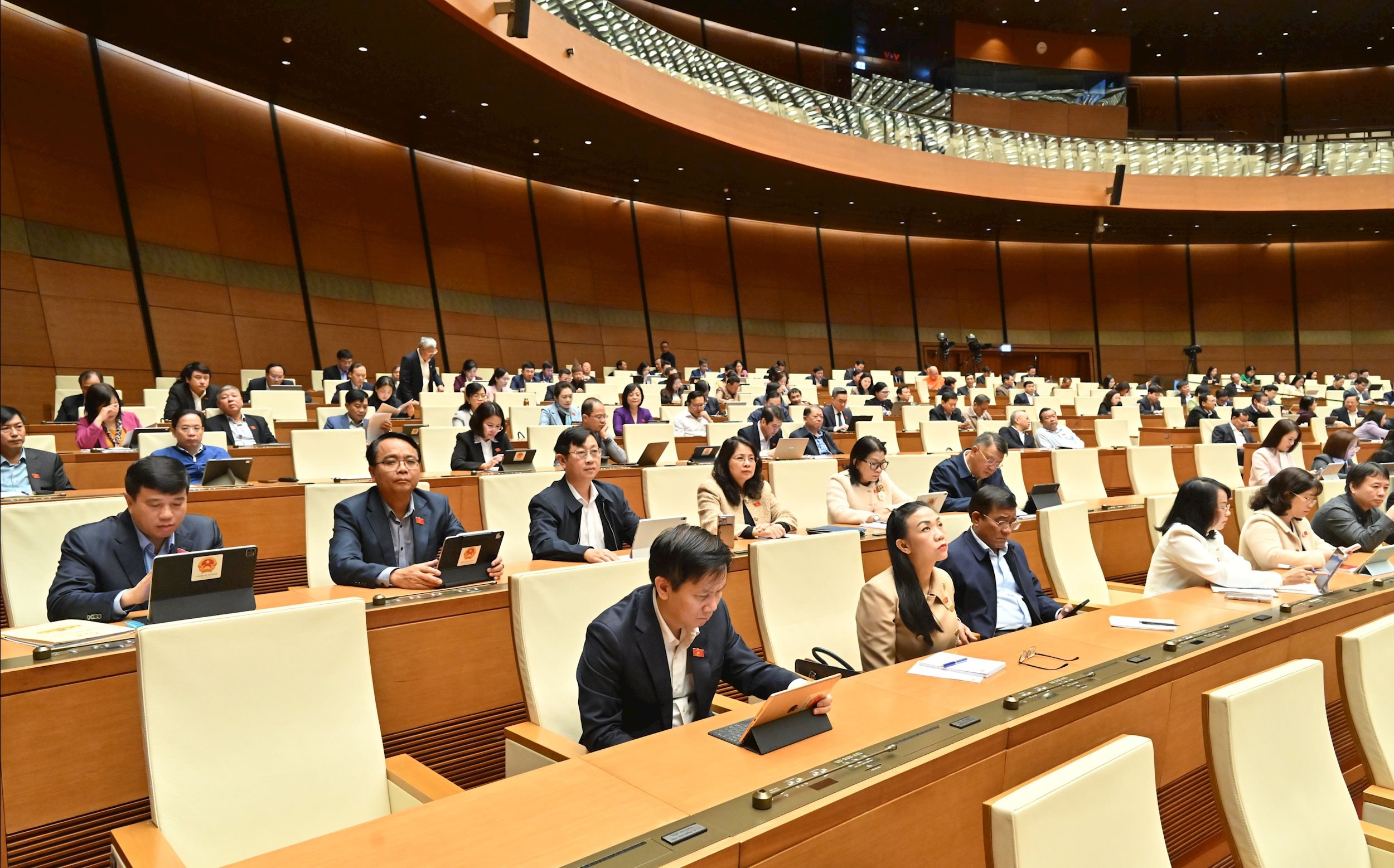 Các đại biểu tại phiên họpVQK_5562