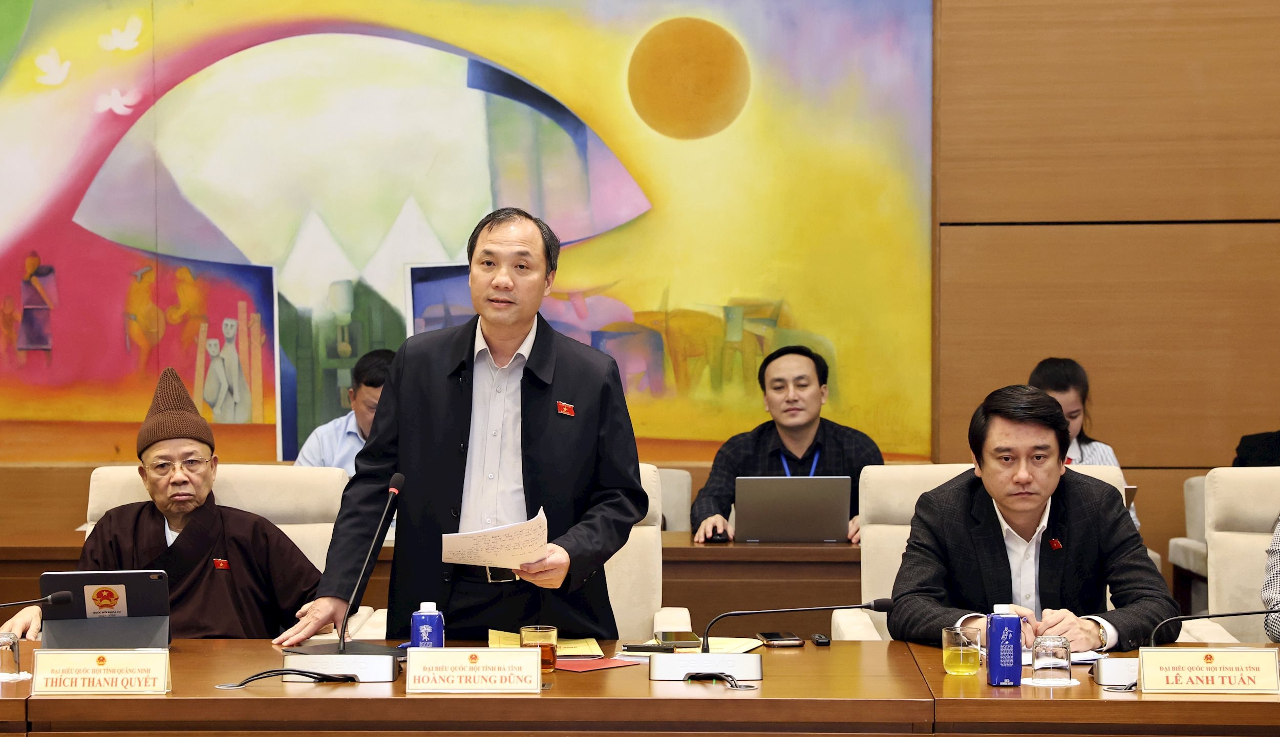 ທ່ານຮອງປະທານສະພາແຫ່ງຊາດ ຮ່ວາງຈຸງຢຸງ (ຮ່າຕິ້ງ) ກ່າວຄຳເຫັນວ່າ