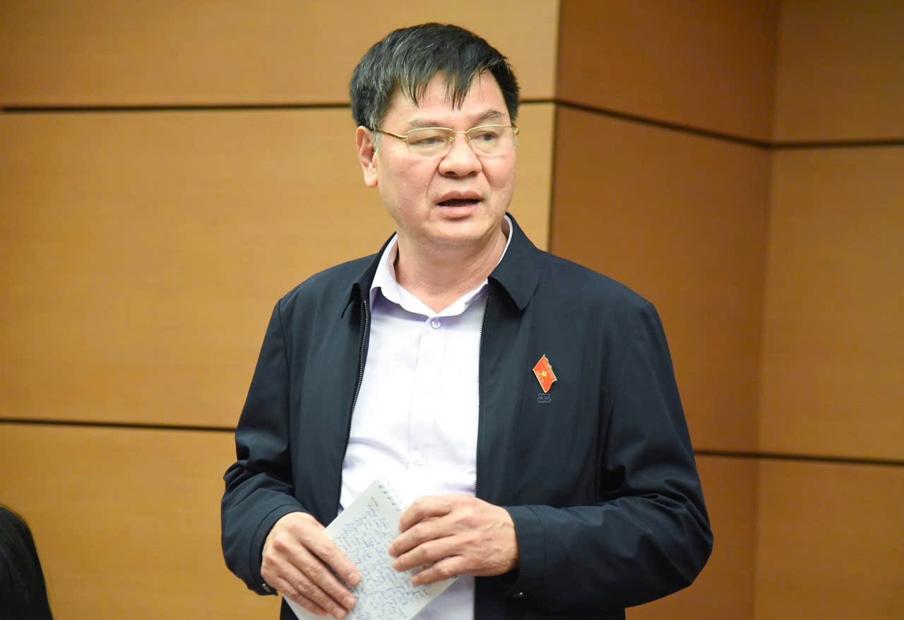 국회의원 Le Tat Hieu (Phu Tho) (1)