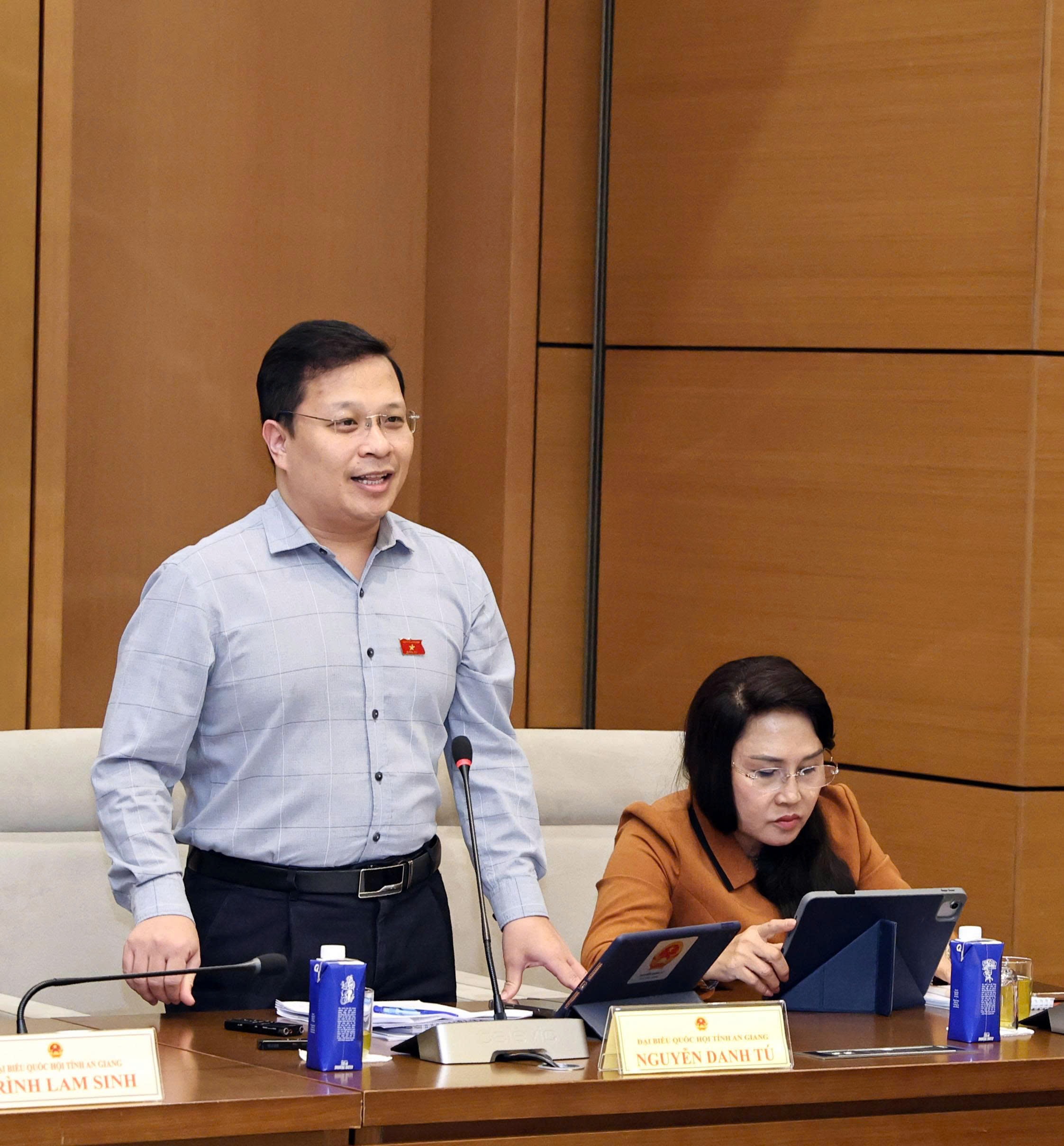 ĐBQH Nguyễn Danh Tú (An Giang) phát biểu