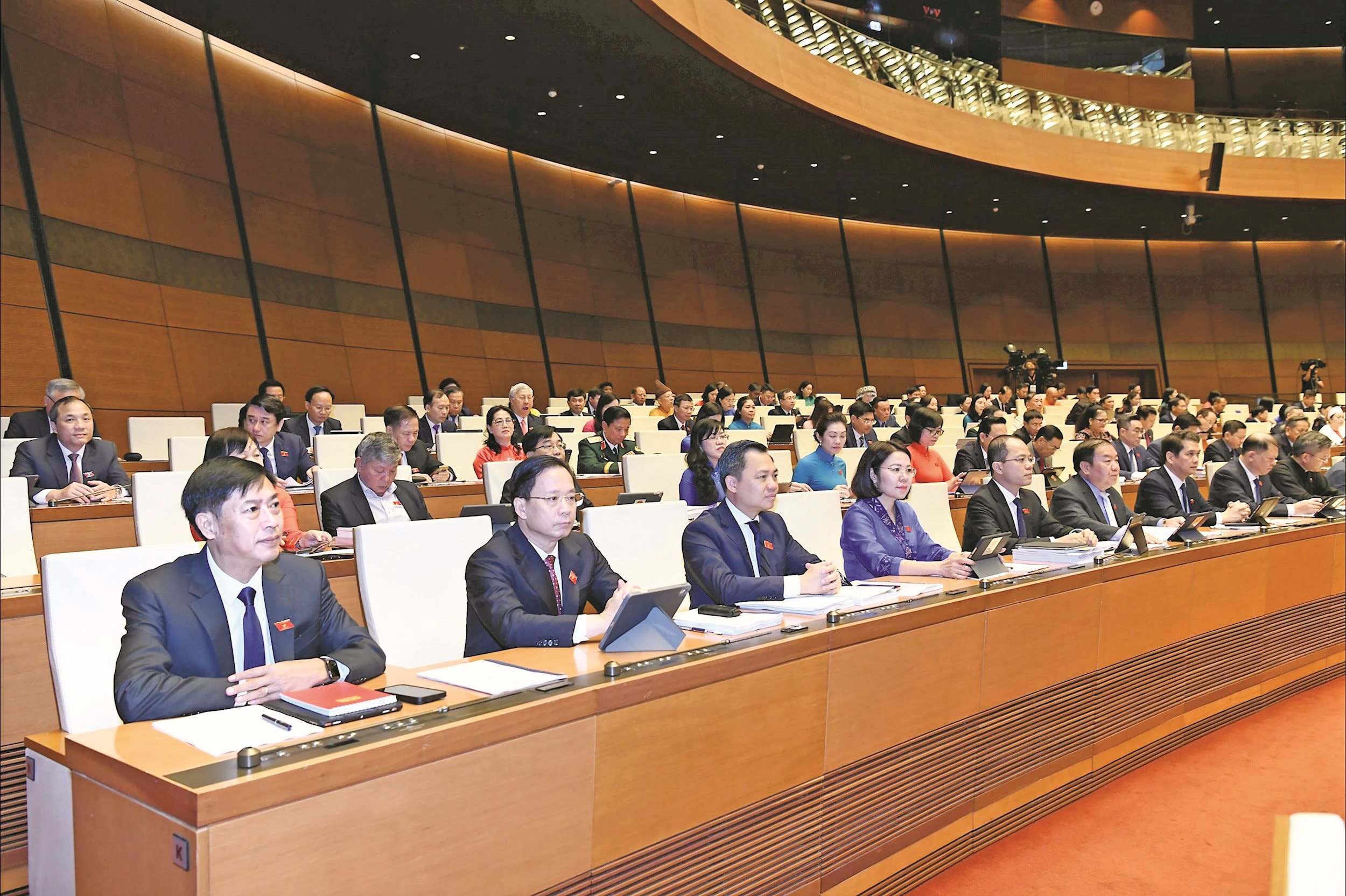 Lang Sons nationalförsamlingsdelegation vid öppningssessionen för den 10:e sessionen, den 15:e nationalförsamlingen