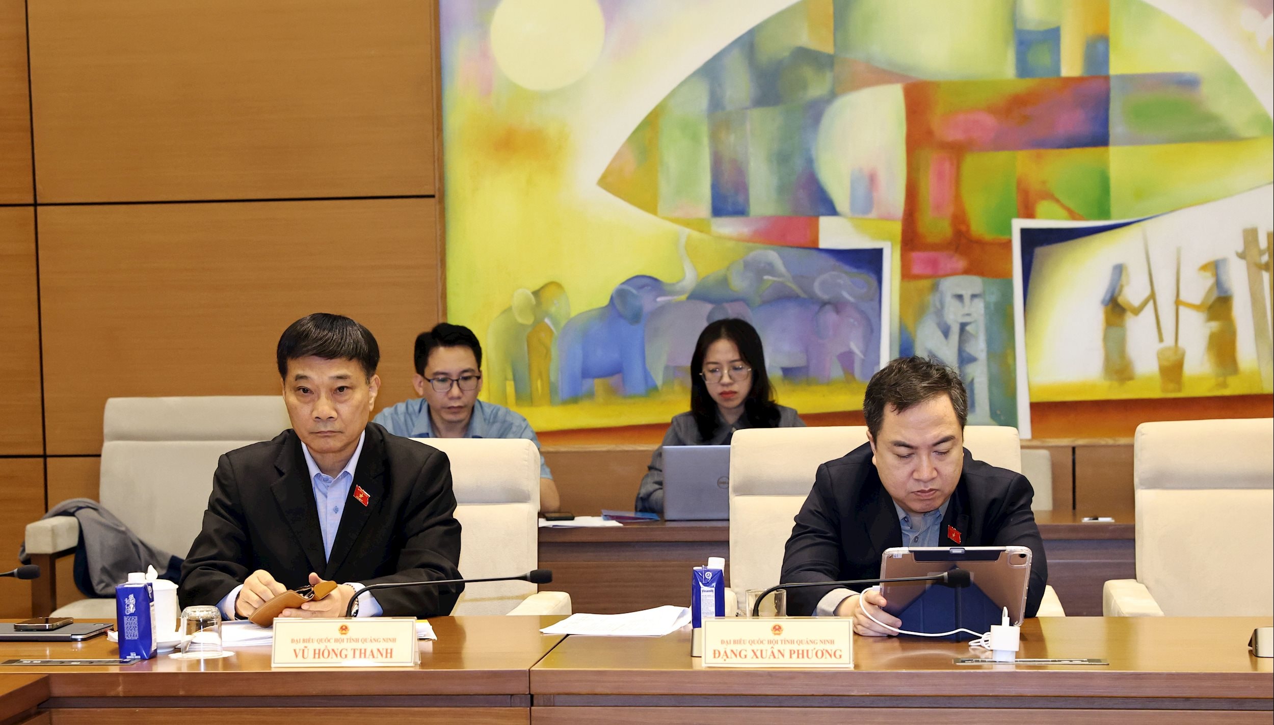 Phó Chủ tịch Quốc hội Vũ Hồng Thanh tham dự họp Tổ 14