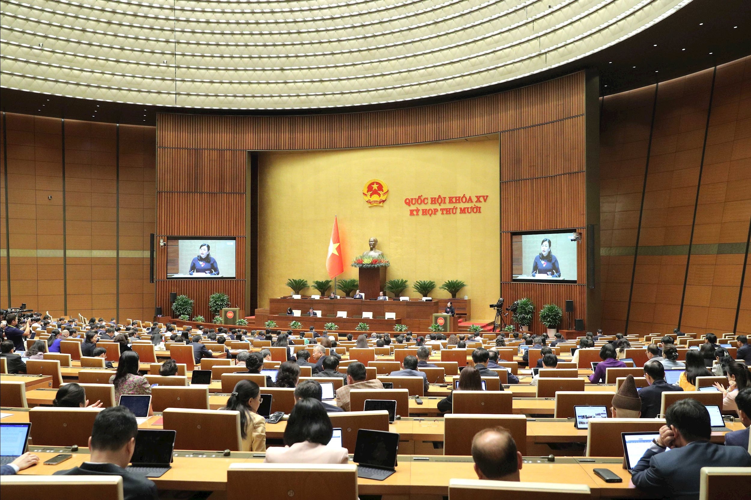 Toàn cảnh (Chủ nhiệm Ủy ban Khoa học, Công nghệ và Môi trường)