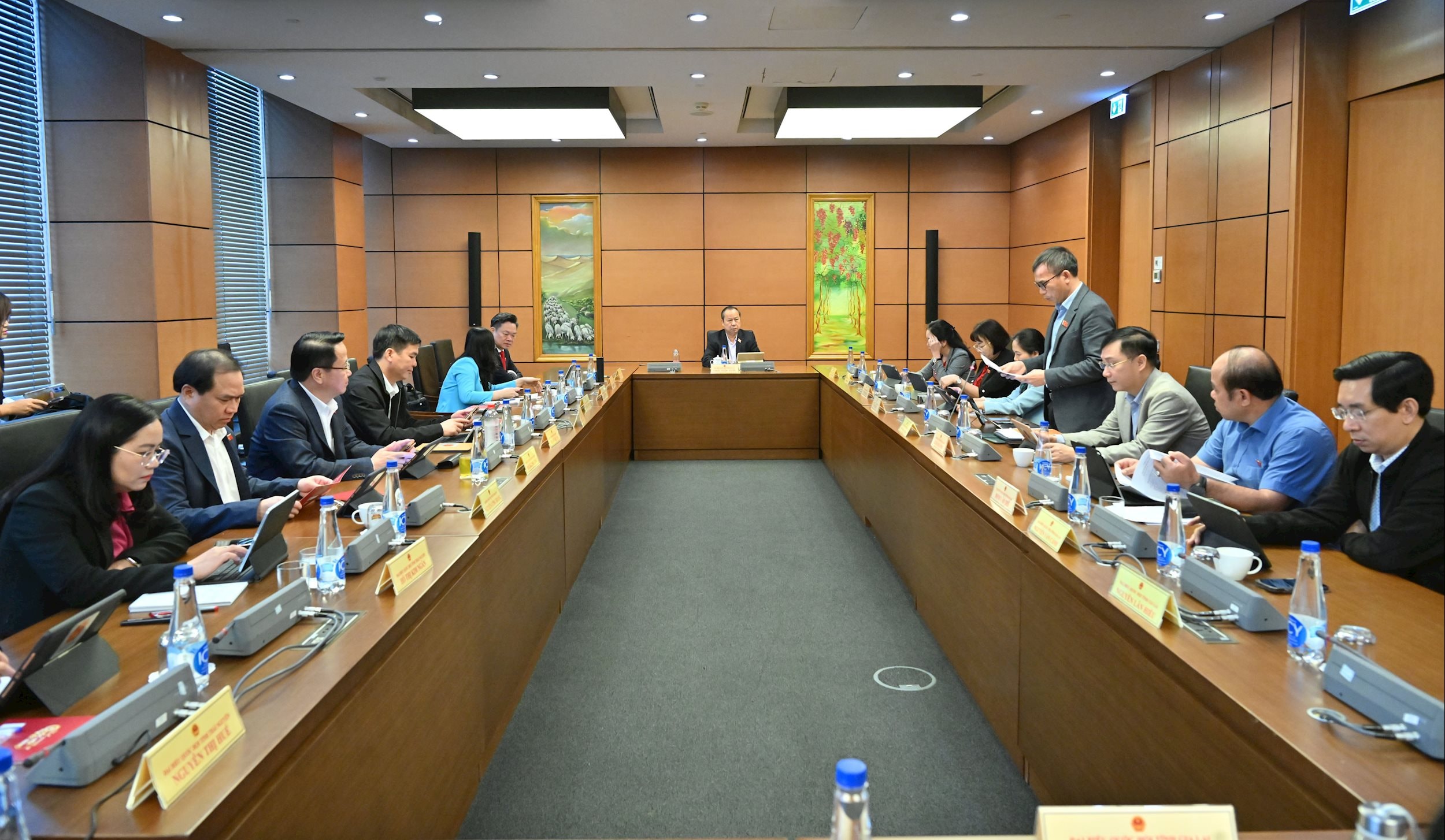 Toàn cảnh phiên thảo luận tổ 5