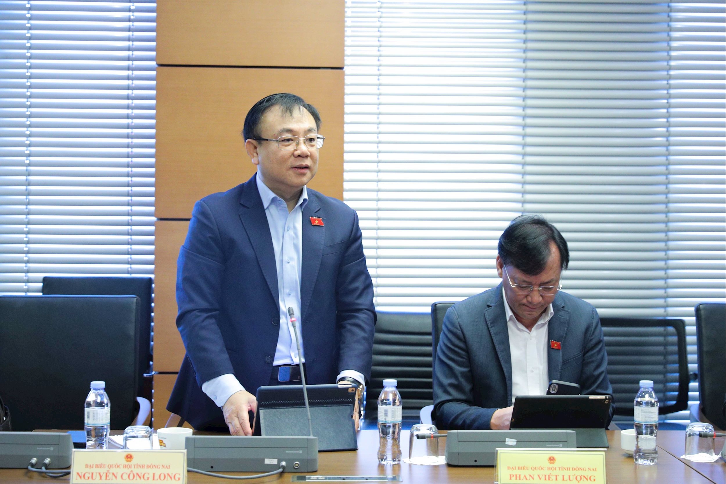 ممثل الجمعية الوطنية نجوين كونغ لونغ (دونغ ناي)