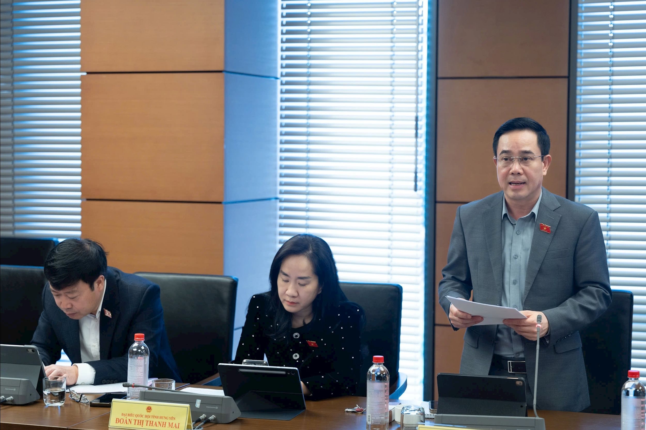 ĐBQH Nguyễn Văn Huy (Hưng Yên) thảo luận tại tổ